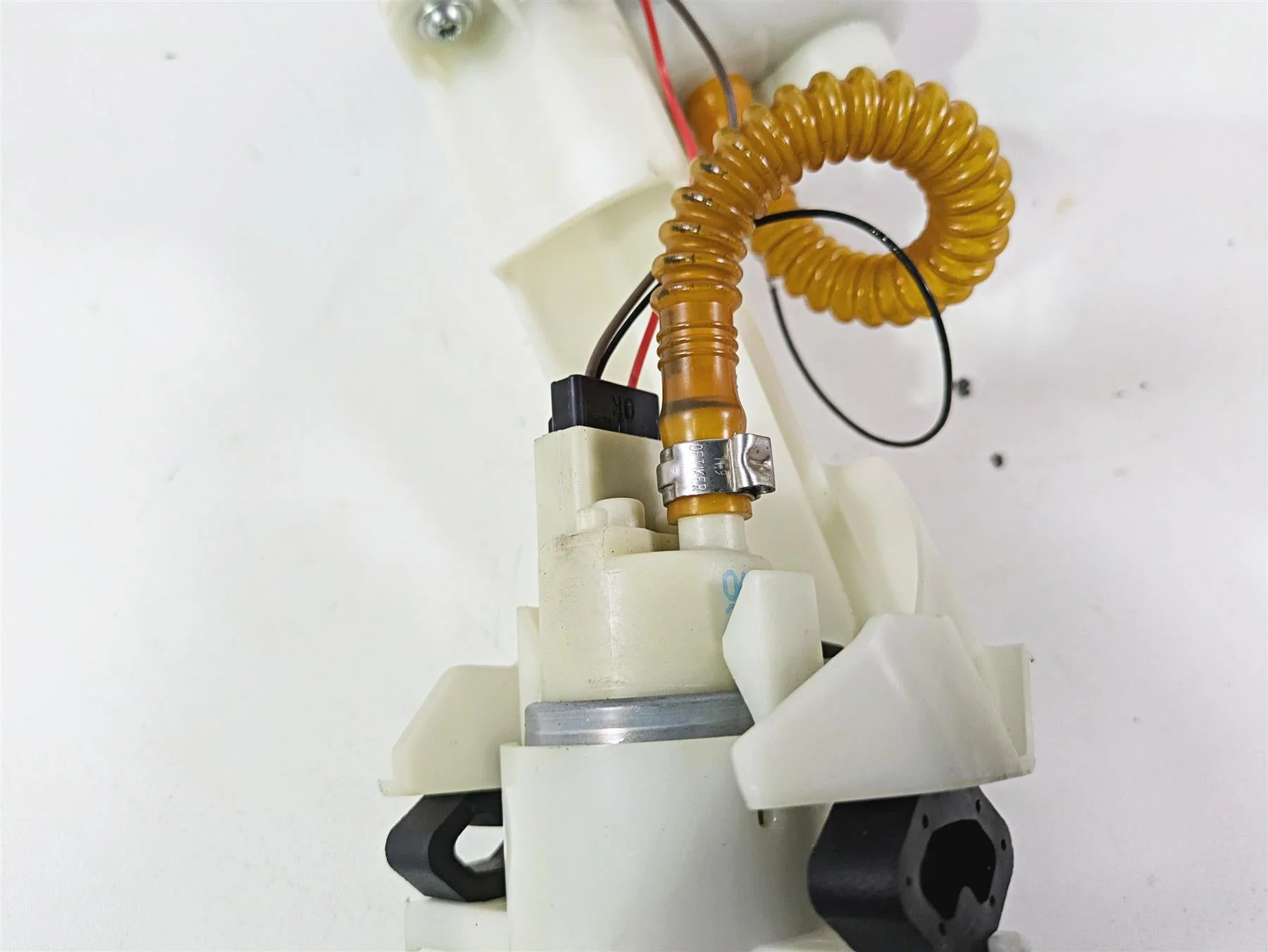 2010 BMW R1200RT K26 Fuel Gas Petrol Pump 16147724843 - Image 7