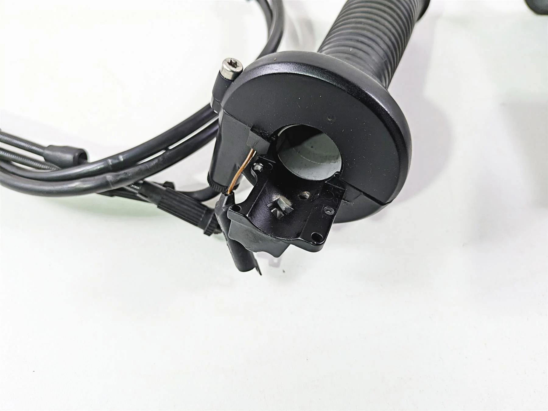 2010 BMW R1200RT K26 Heated Hand Grip Throttle Cable Set 61317713247 61317708236 - Image 8