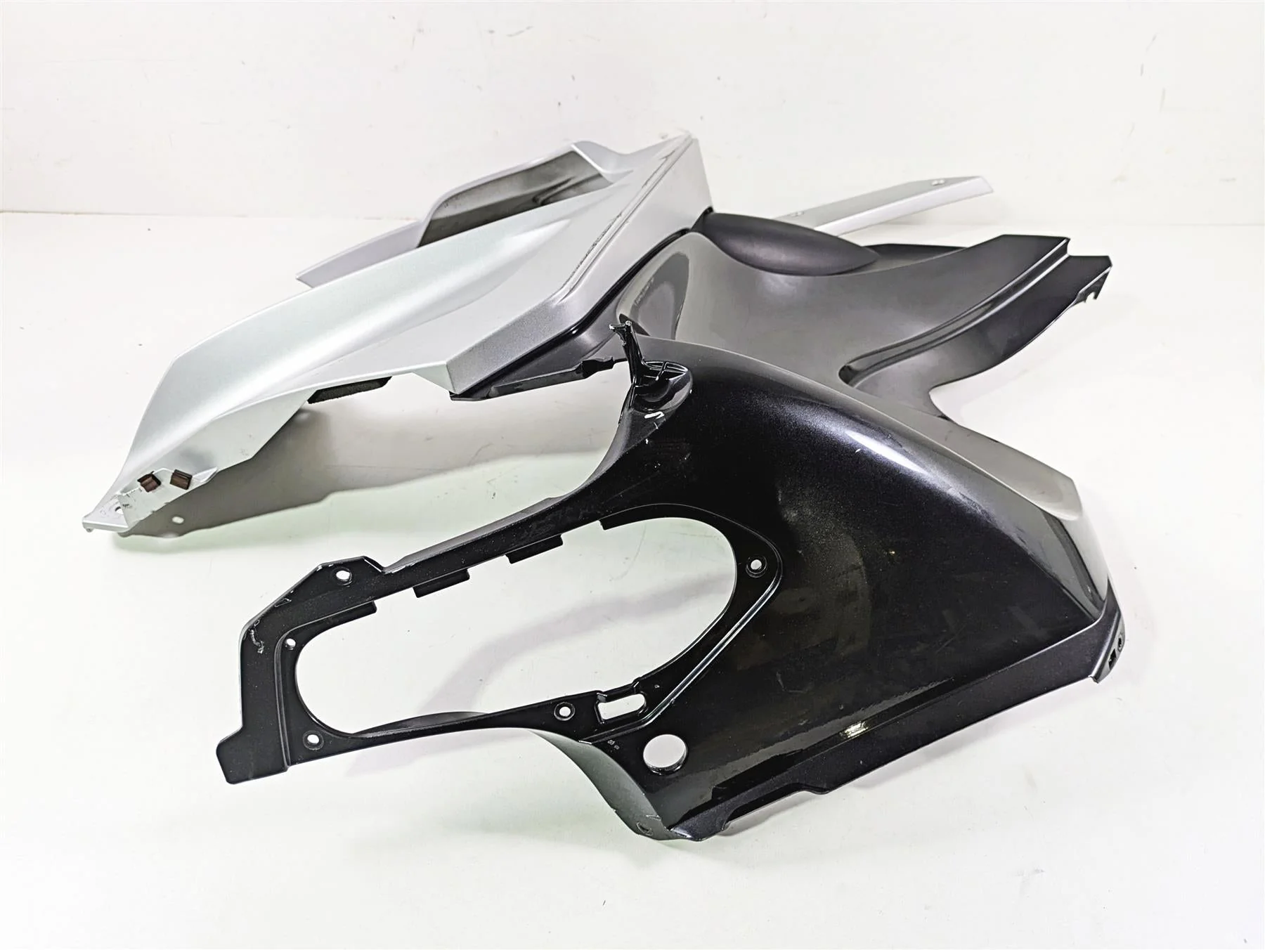 2010 BMW R1200RT K26 Right Main Side Fairing Cover - Read 46637681054 - Image 3