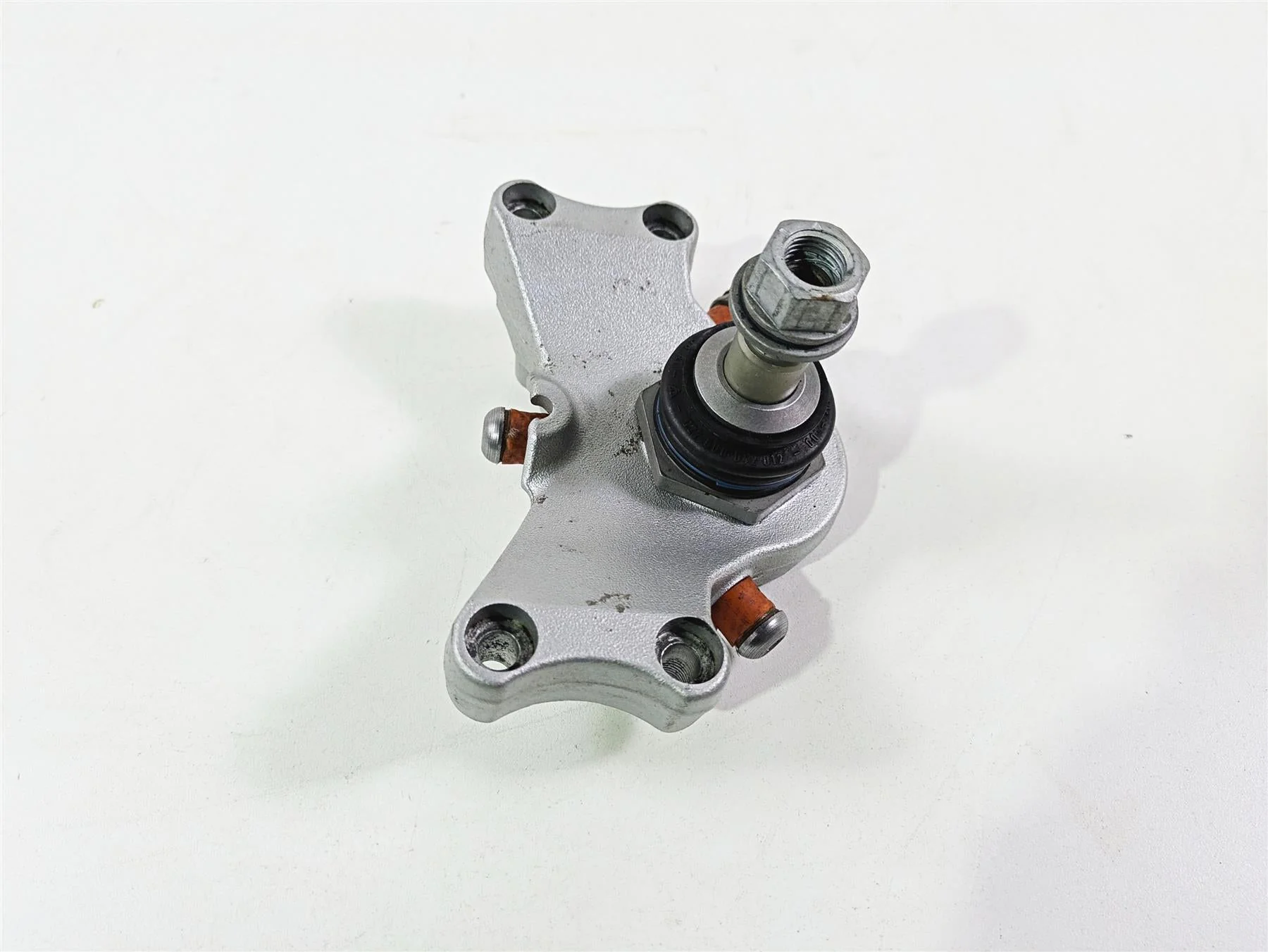 2010 BMW R1200RT K26 Showa Lower Triple Tree Cross & Ball Joint 31427707541 - Image 2