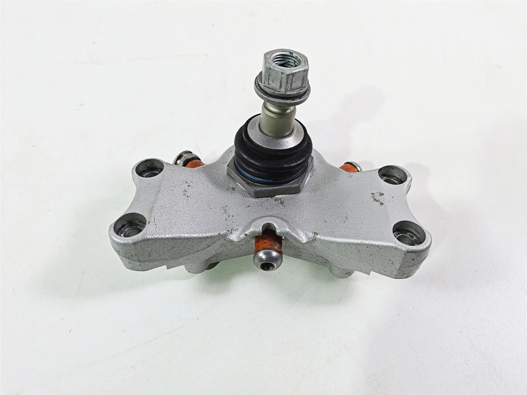 2010 BMW R1200RT K26 Showa Lower Triple Tree Cross & Ball Joint 31427707541 - Image 3