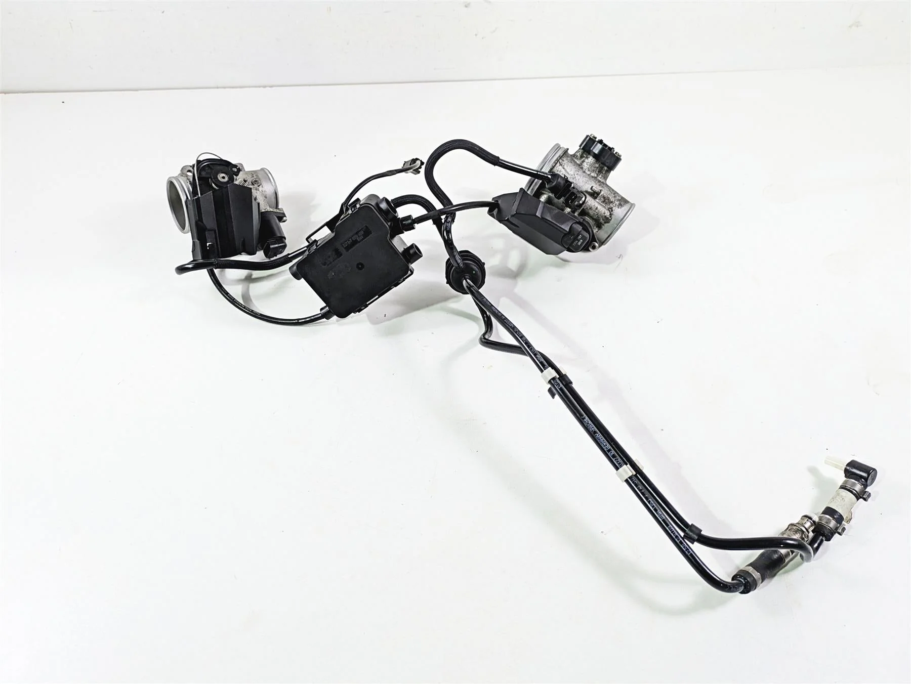 2010 BMW R1200RT K26 Throttle Bodies Body Set - Read 13547712613 13547712614