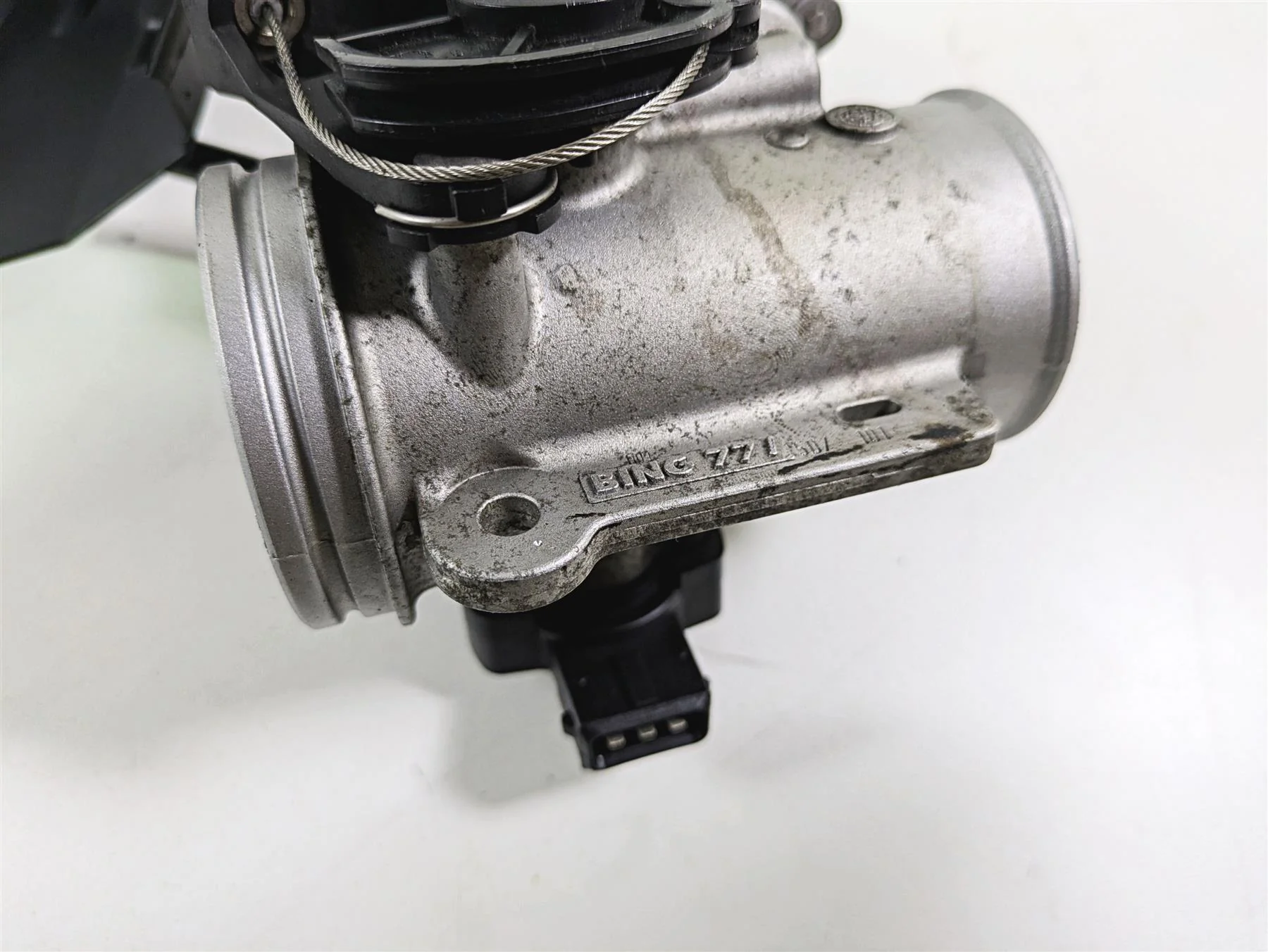 2010 BMW R1200RT K26 Throttle Bodies Body Set - Read 13547712613 13547712614 - Image 5