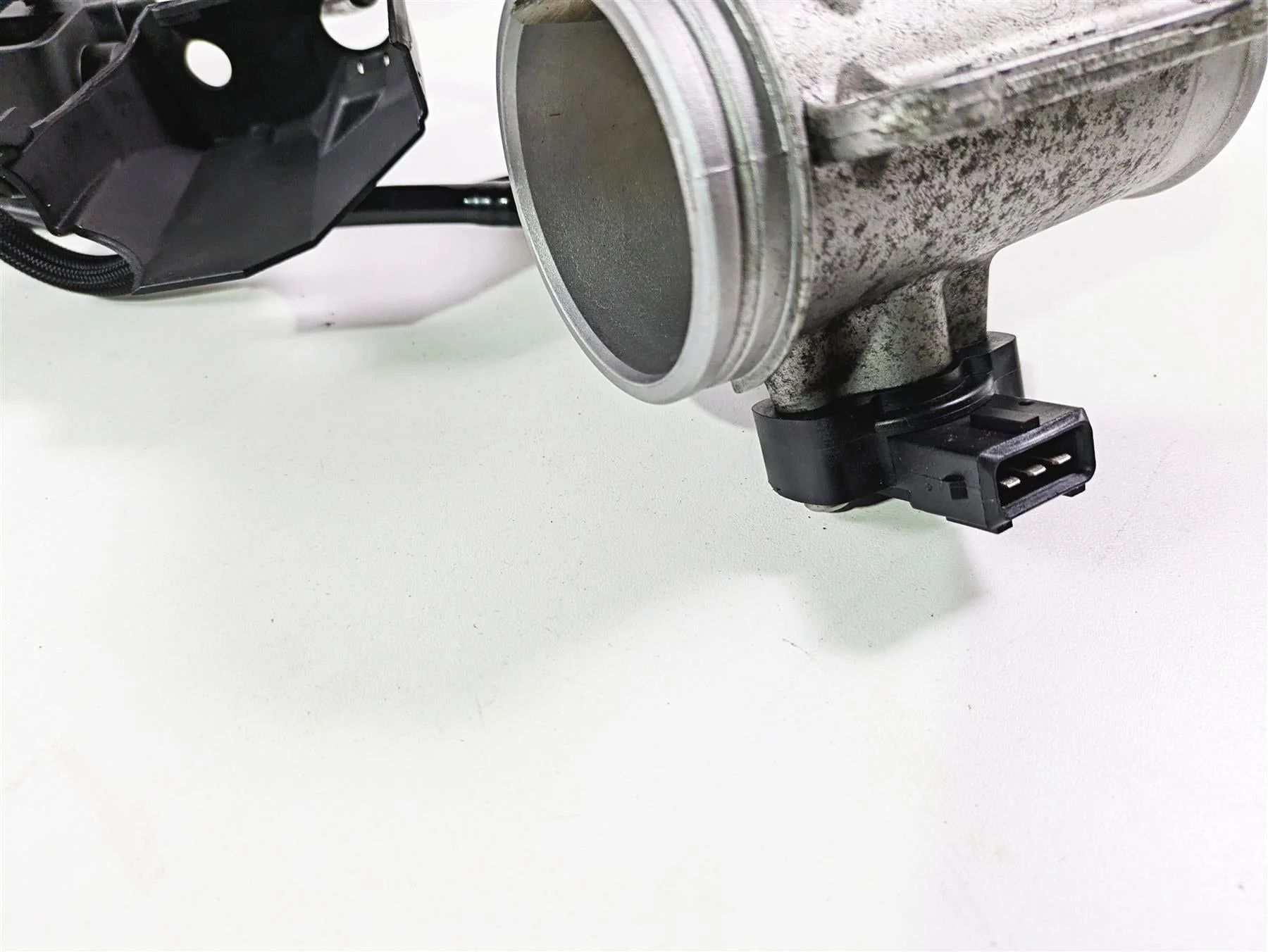 2010 BMW R1200RT K26 Throttle Bodies Body Set - Read 13547712613 13547712614 - Image 8