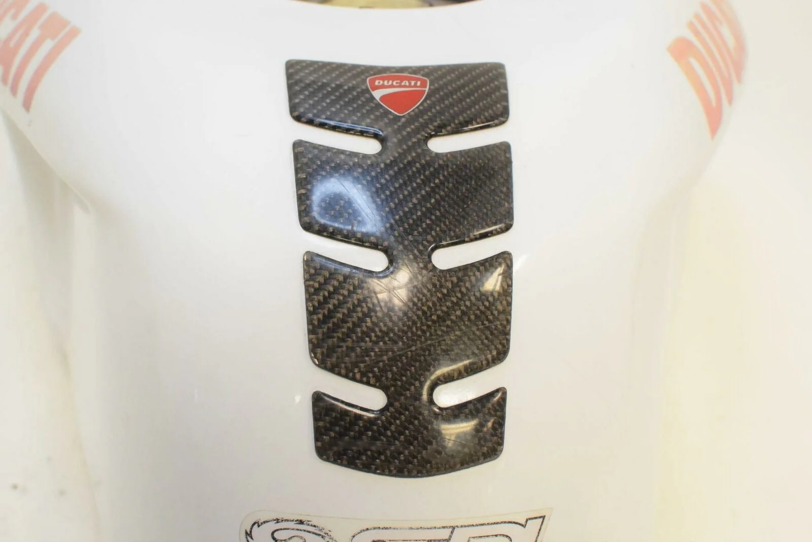 2010 Ducati 848 White Fuel Gas Petrol Tank  58611602 - Image 12