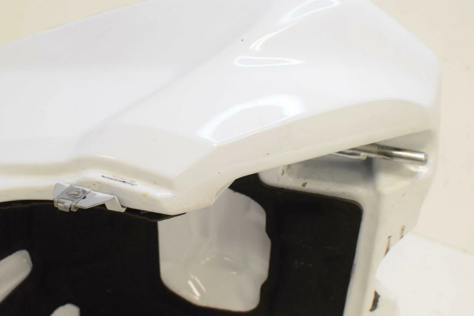 2010 Ducati 848 White Fuel Gas Petrol Tank  58611602 - Image 7
