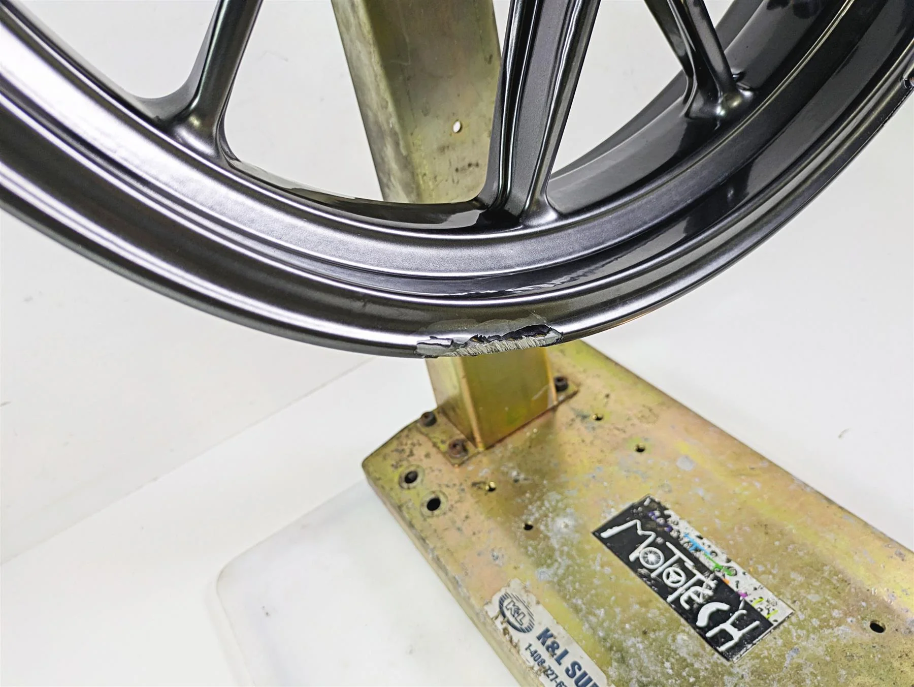 2010 Ducati Streetfighter 1098 S 17x3.5 Front Wheel Cast - Runout 50121151AF - Image 2