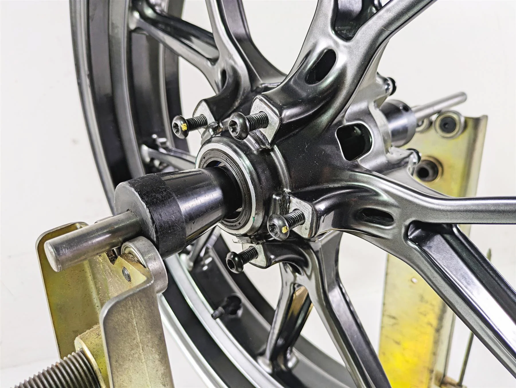 2010 Ducati Streetfighter 1098 S 17x3.5 Front Wheel Cast - Runout 50121151AF - Image 7