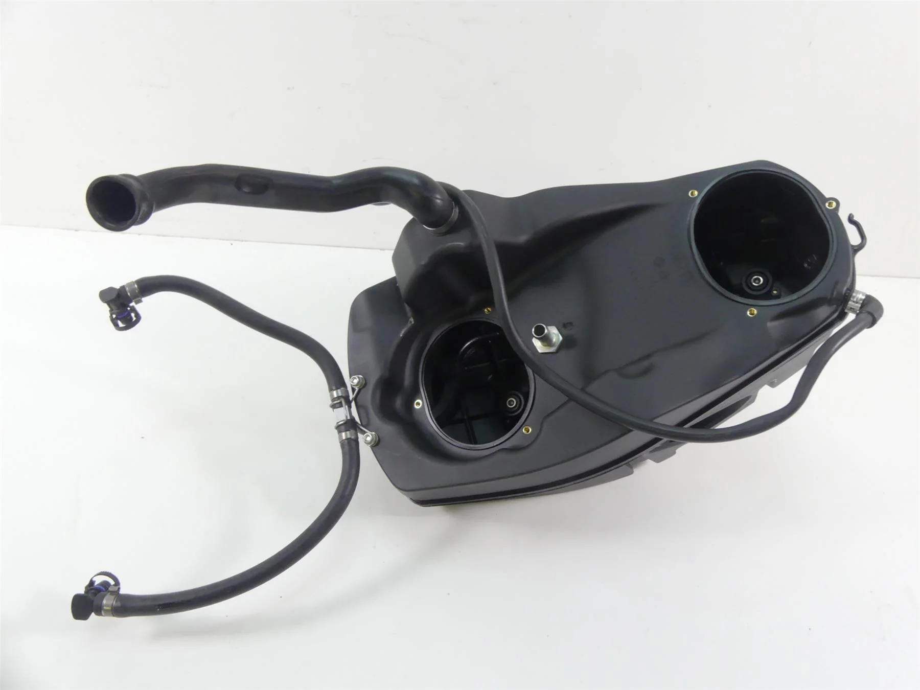 2010 Ducati Streetfighter 1098 S Air Box Cleaner Breather & Injectors 44211393B - Image 2