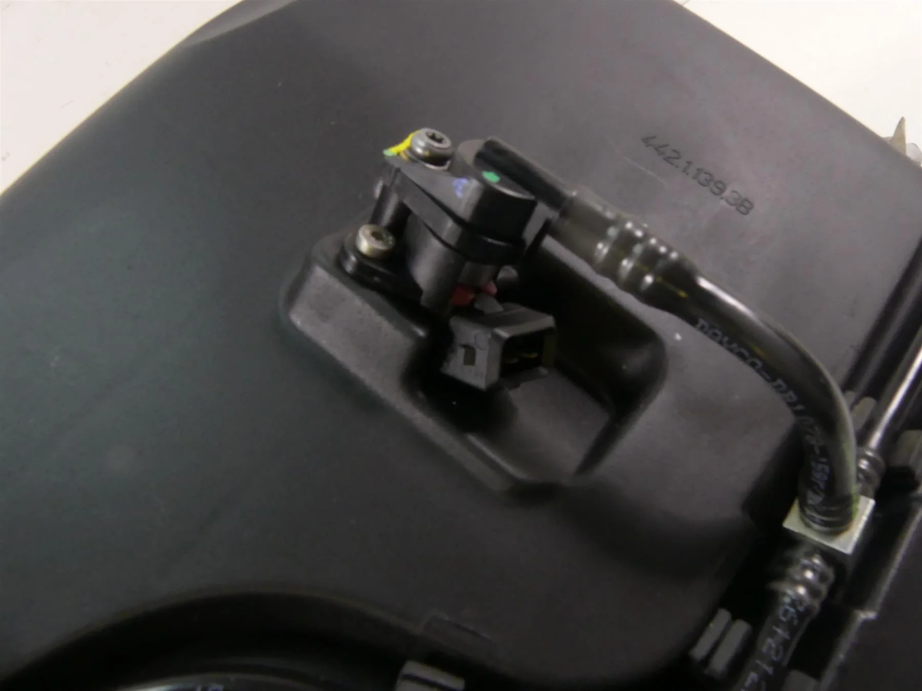2010 Ducati Streetfighter 1098 S Air Box Cleaner Breather & Injectors 44211393B - Image 6