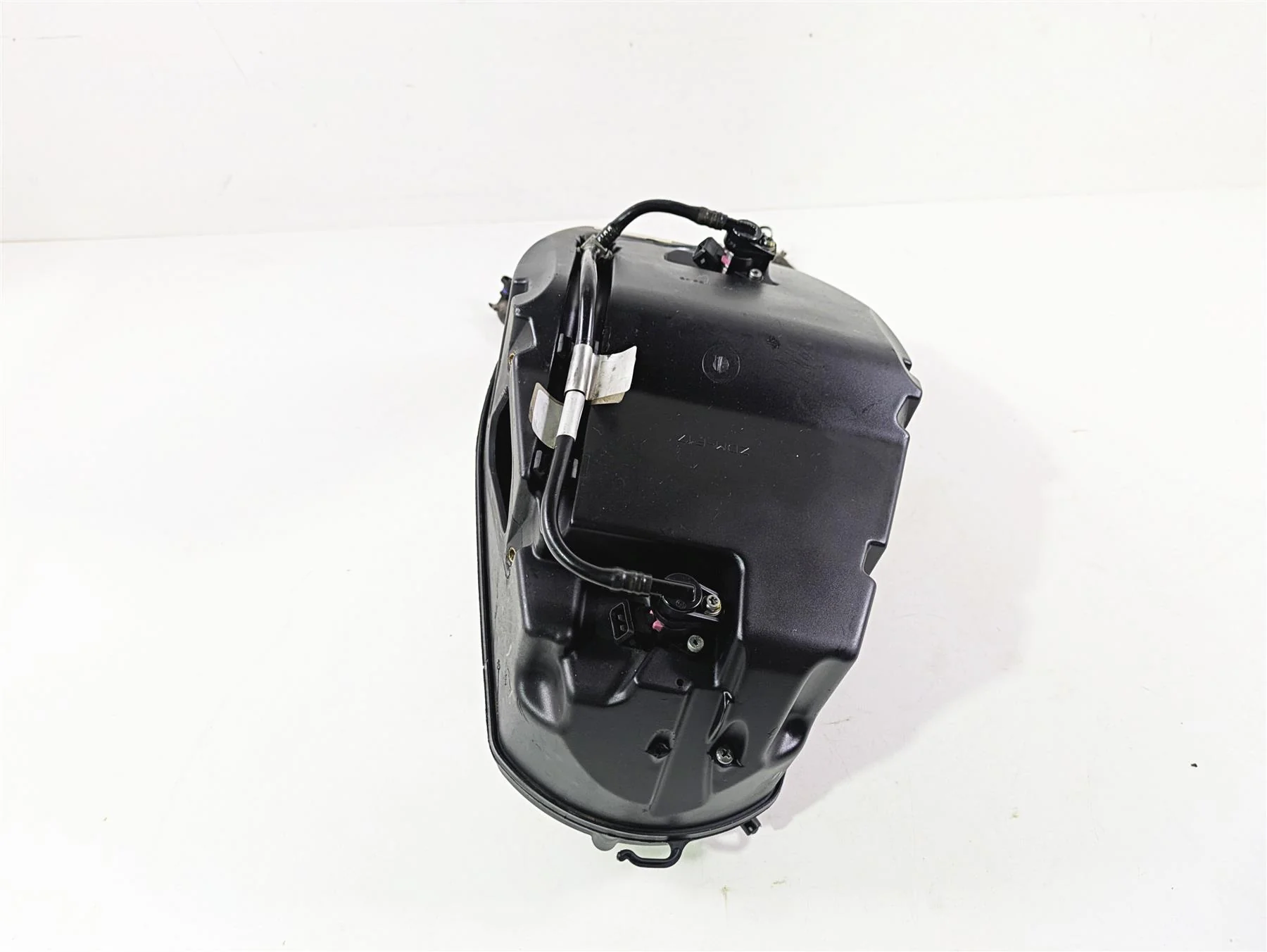 2010 Ducati Streetfighter 1098 S Air Filter Box Breather & Injectors 44211393B - Image 2