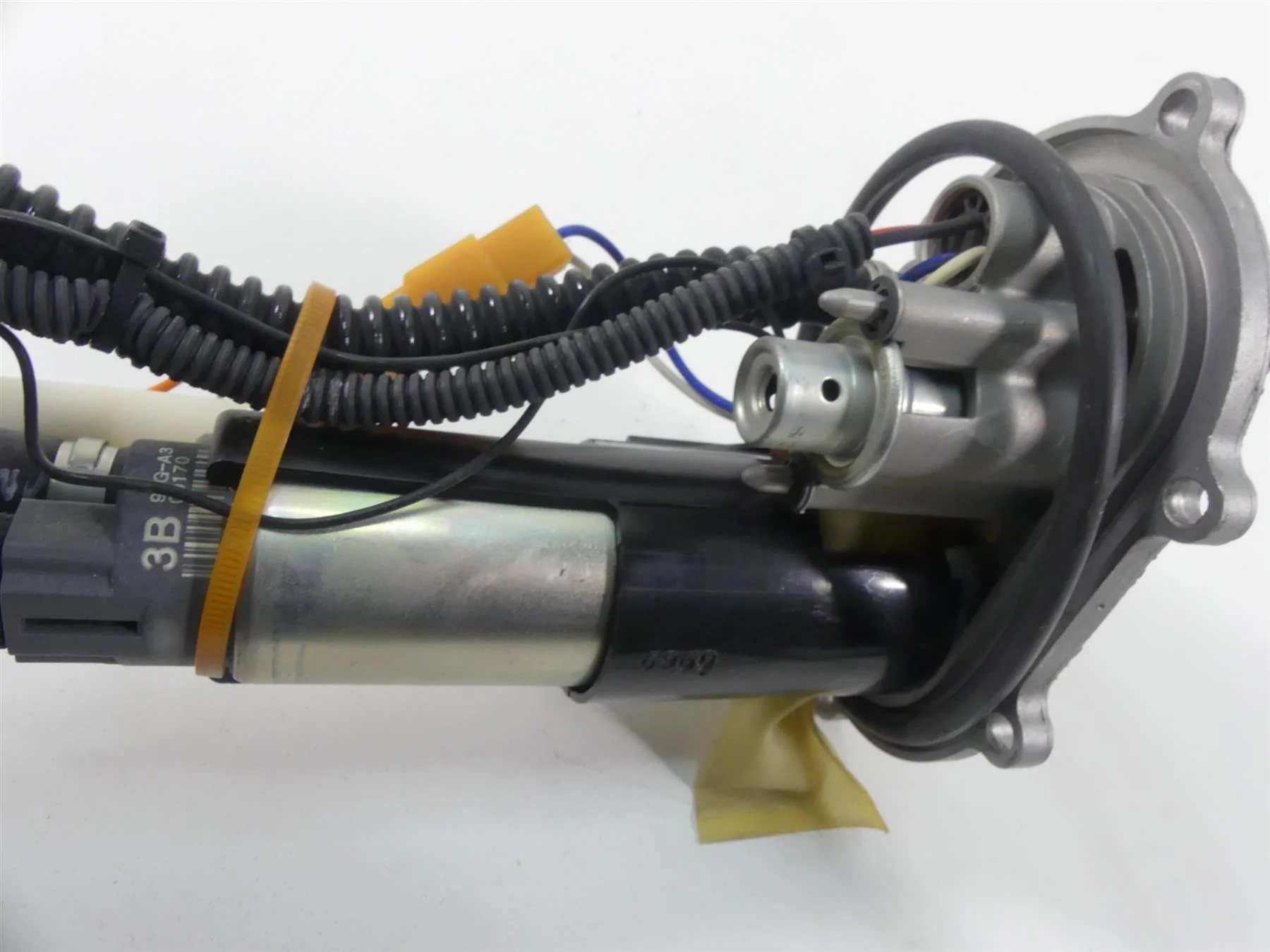 2010 Ducati Streetfighter 1098 S Fuel Gas Petrol Pump 7K - Tested 16023661A - Image 8