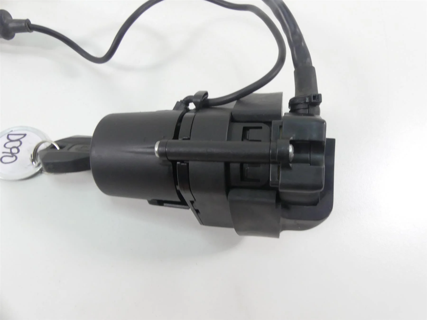 2010 Ducati Streetfighter 1098 S Speedometer Ignition Switch Key 7K  40610723A - Image 7