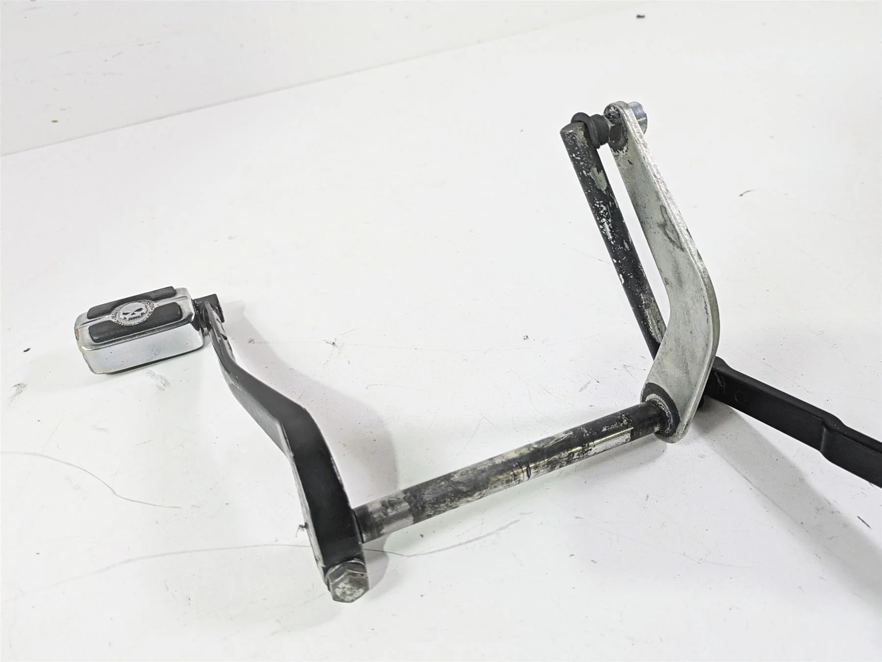 2010 Harley Dyna FXDB Street Bob Front Mid Left Foot Peg & Shifter Set 50667-07 - Image 11