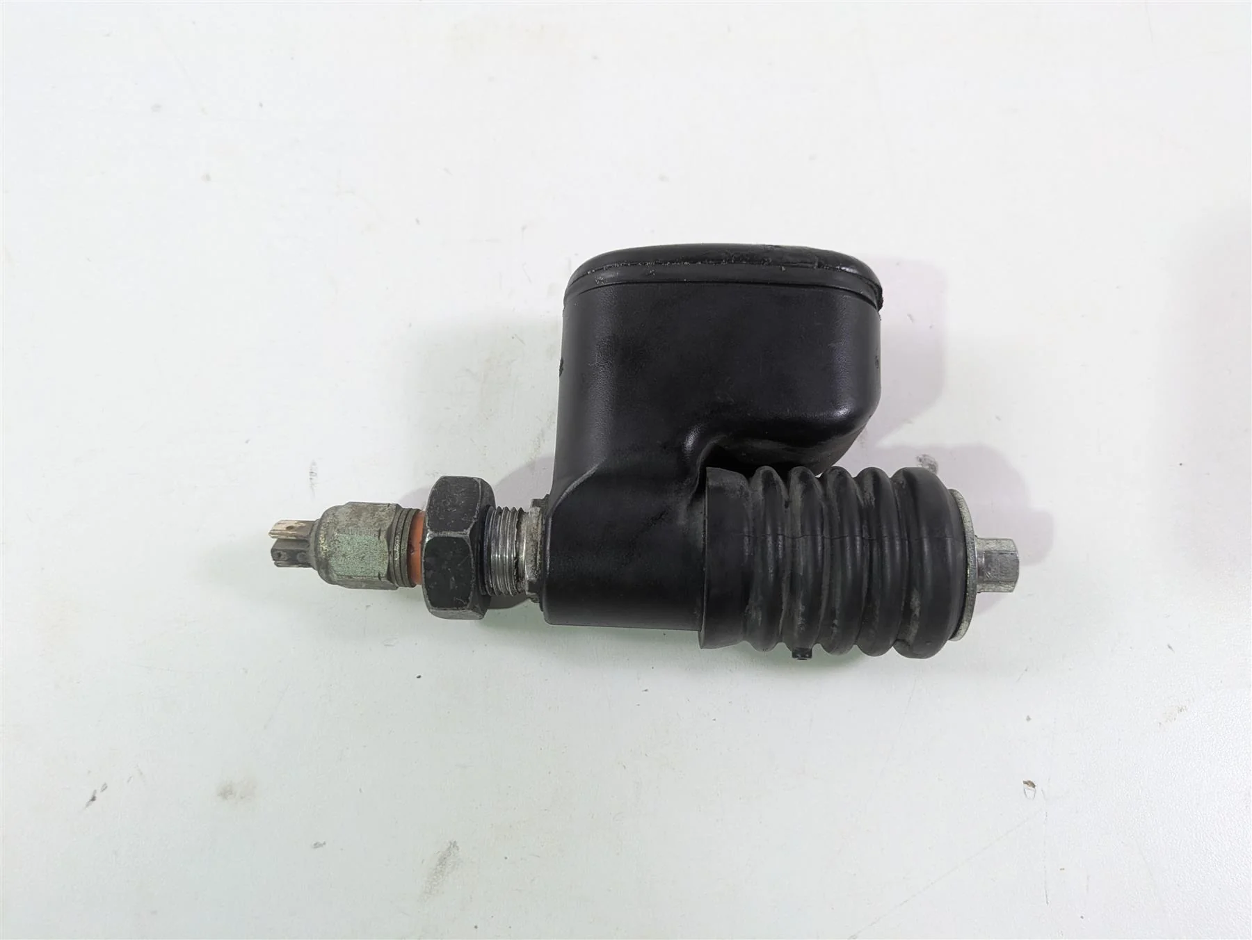2010 Harley Dyna FXDB Street Bob Rear Brake Master Cylinder  42474-06C - Image 5