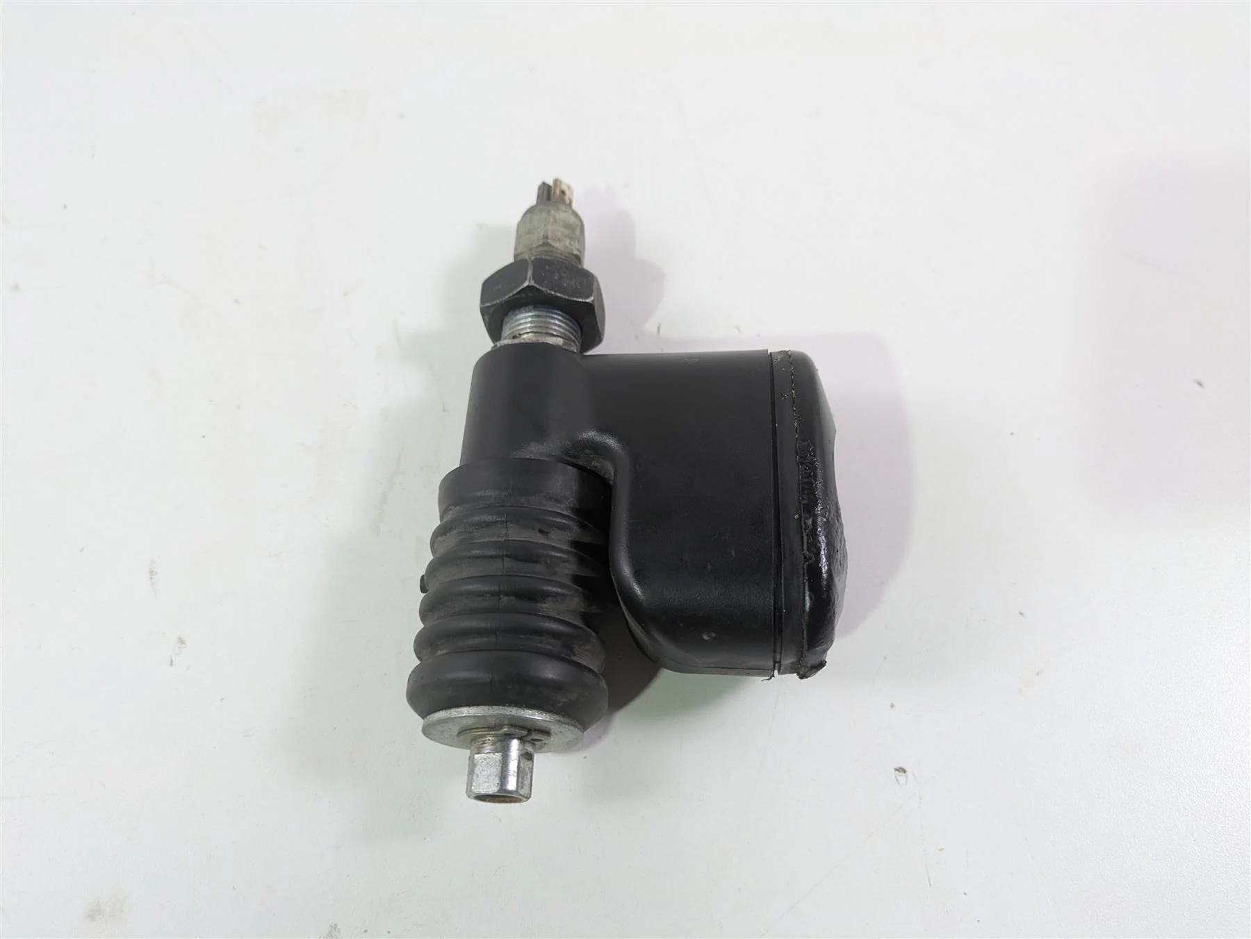 2010 Harley Dyna FXDB Street Bob Rear Brake Master Cylinder  42474-06C - Image 6