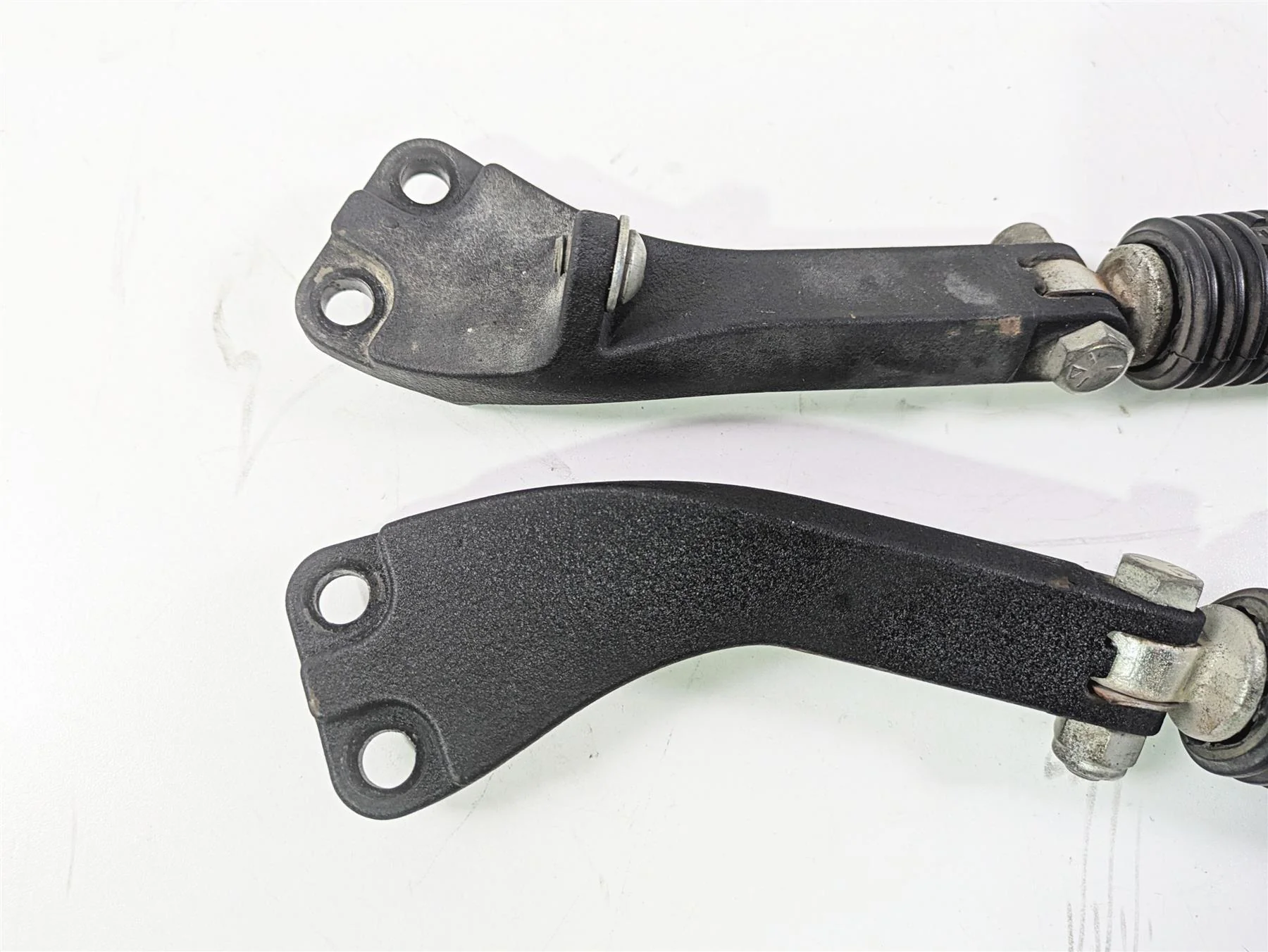 2010 Harley Dyna FXDB Street Bob Rear Passenger Footpeg Set 49224-06A 49230-06 - Image 10