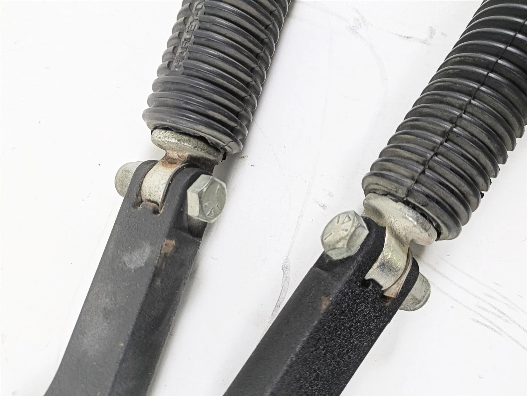 2010 Harley Dyna FXDB Street Bob Rear Passenger Footpeg Set 49224-06A 49230-06 - Image 11