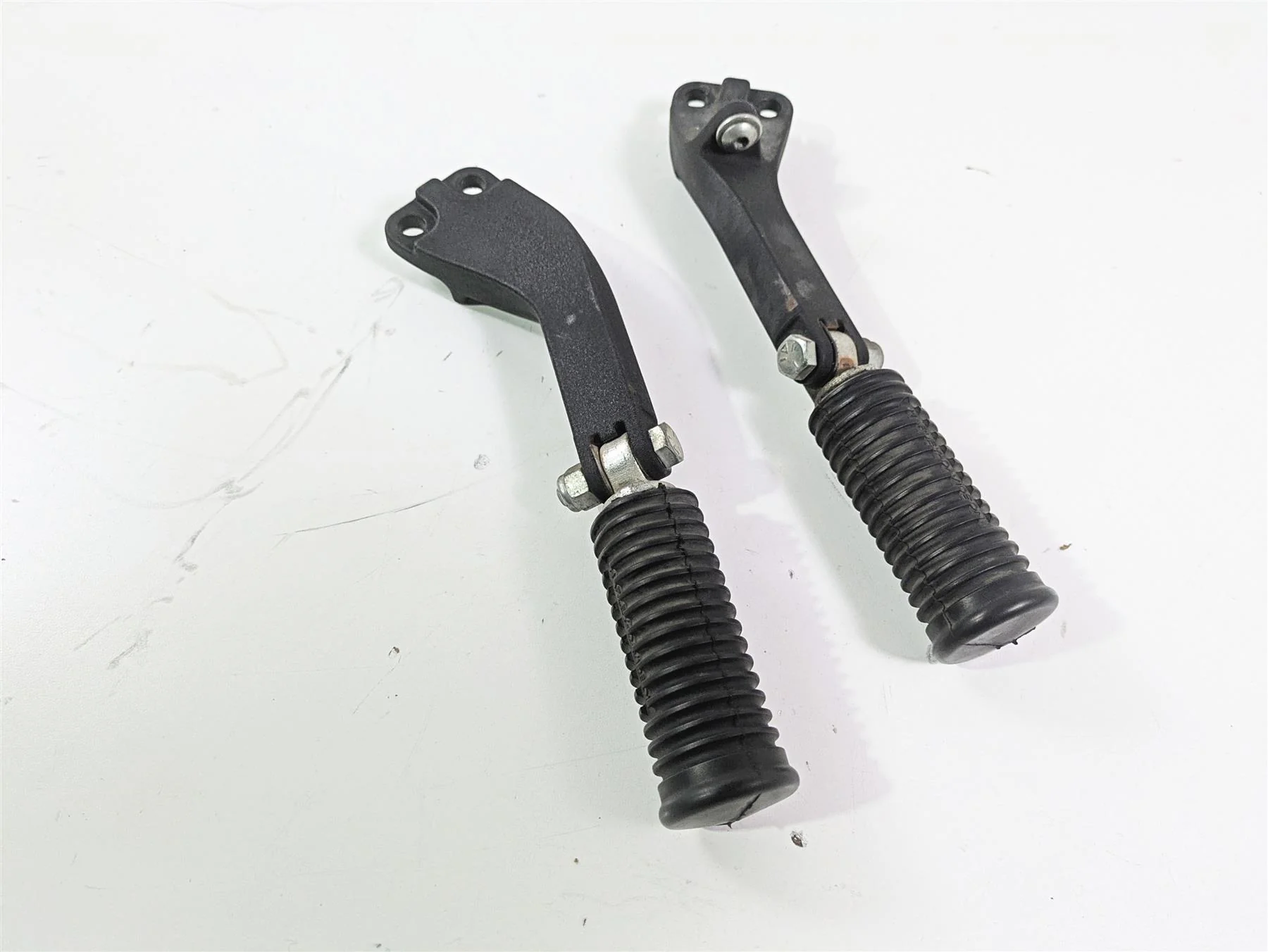 2010 Harley Dyna FXDB Street Bob Rear Passenger Footpeg Set 49224-06A 49230-06 - Image 12