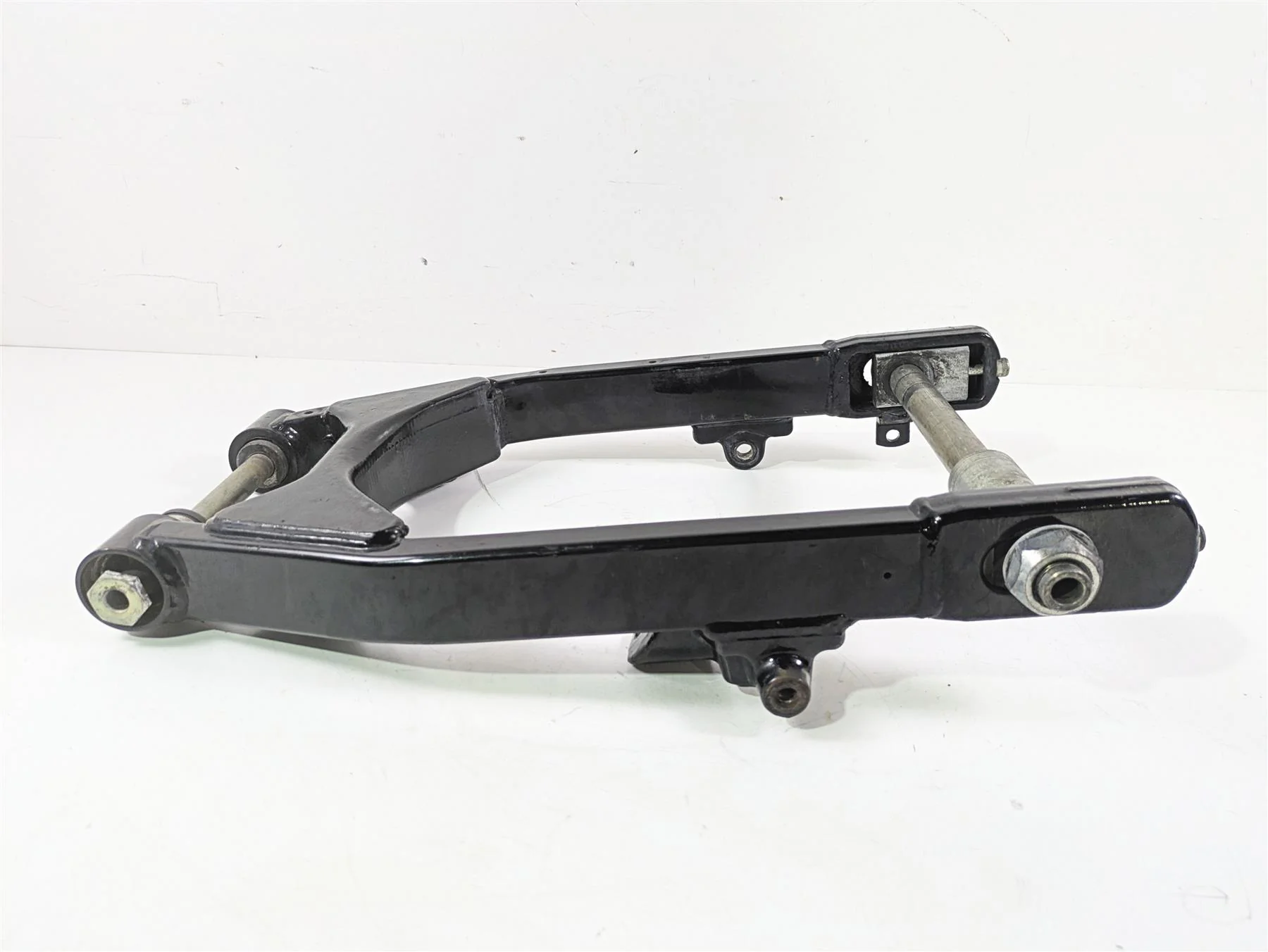 2010 Harley Dyna FXDB Street Bob Rear Swingarm & Axle 47820-10 - Image 5