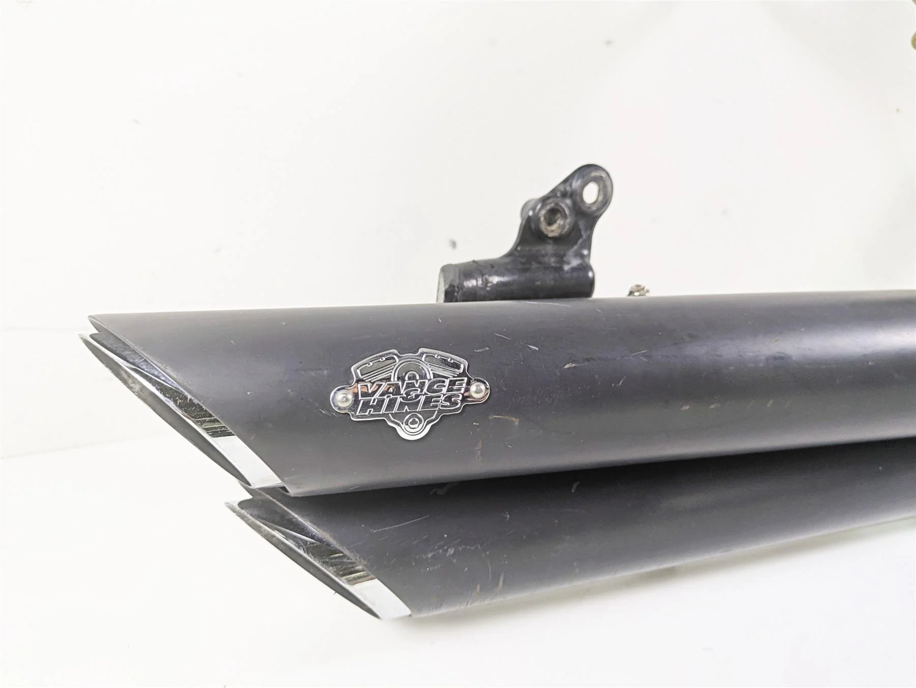 2010 Harley Dyna FXDB Street Bob Vance Hines Shortshots Exhaust - Read 47333 - Image 6