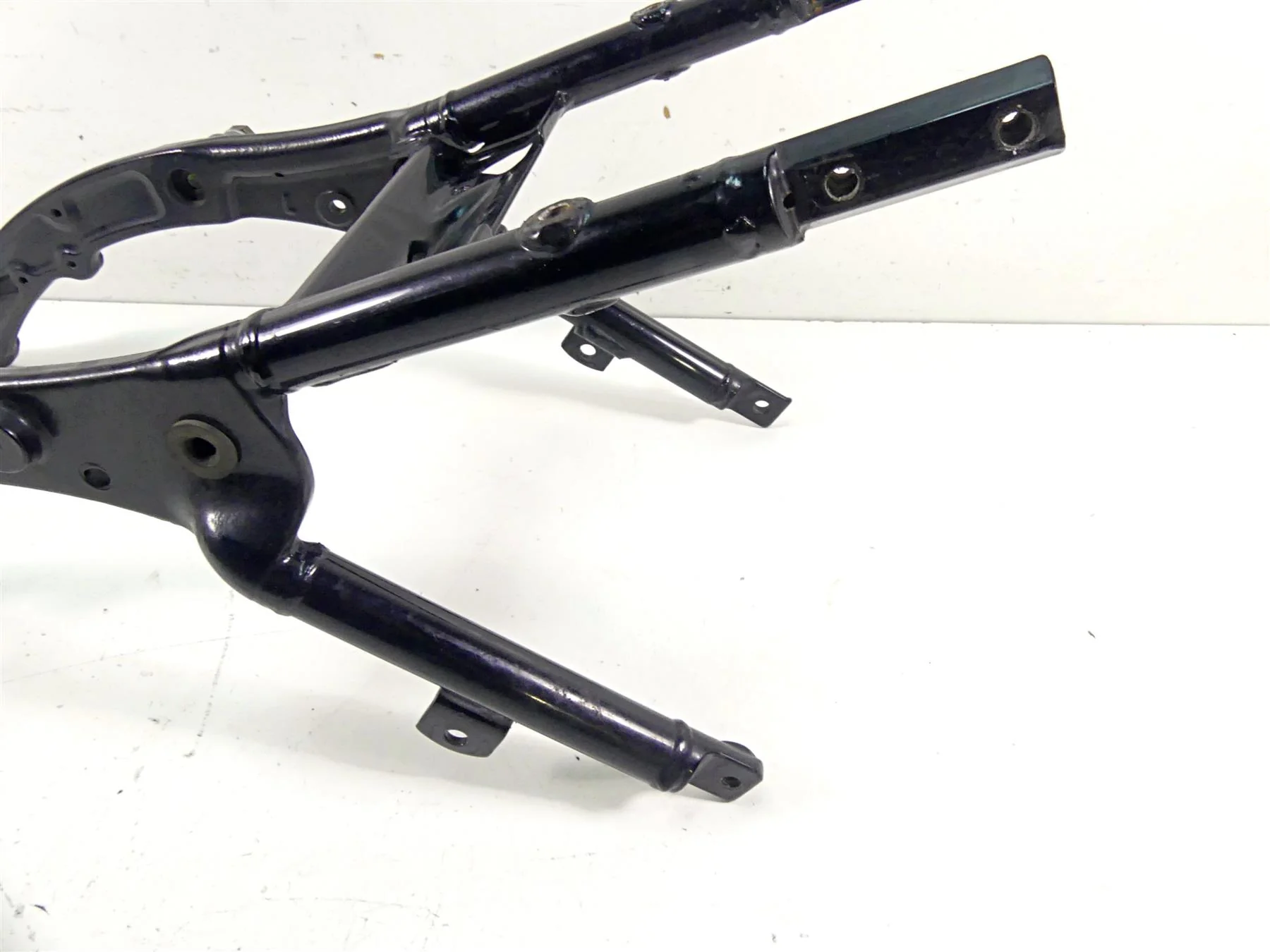 2010 Harley Touring FLHRC Road King Rear Straight Subframe Sub Frame 48079-09BHP - Image 11