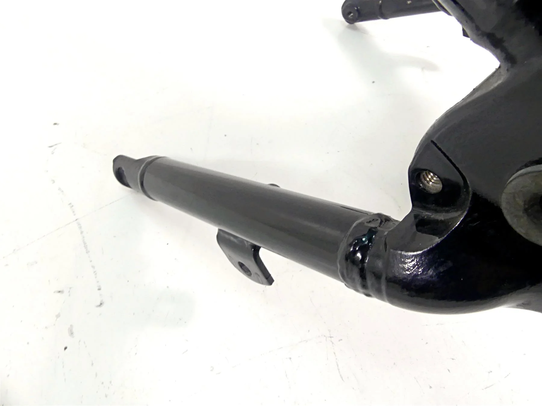 2010 Harley Touring FLHRC Road King Rear Straight Subframe Sub Frame 48079-09BHP - Image 4