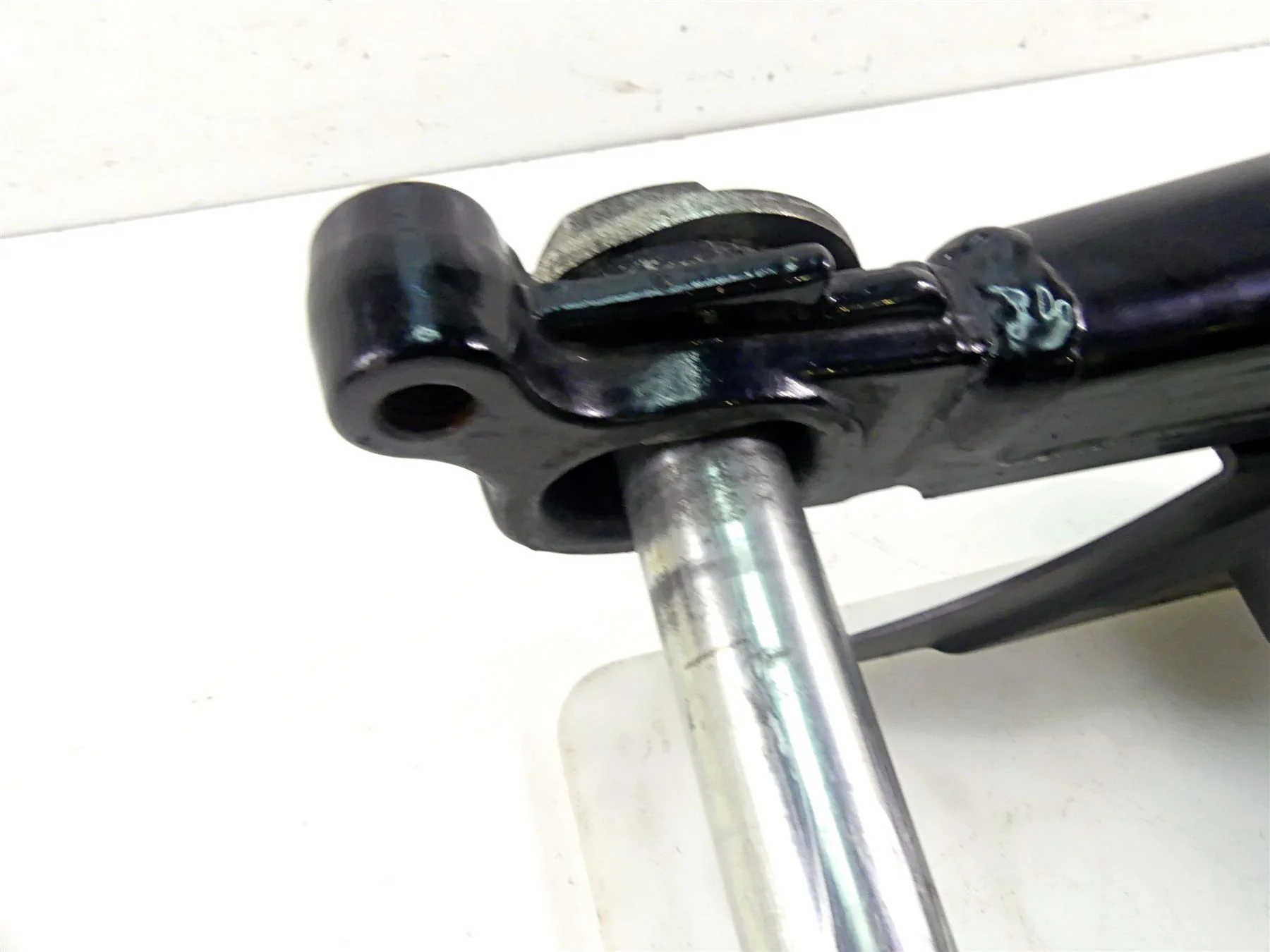 2010 Harley Touring FLHRC Road King Rear Swingarm Swing Arm 25mm Axle 47549-09A - Image 10
