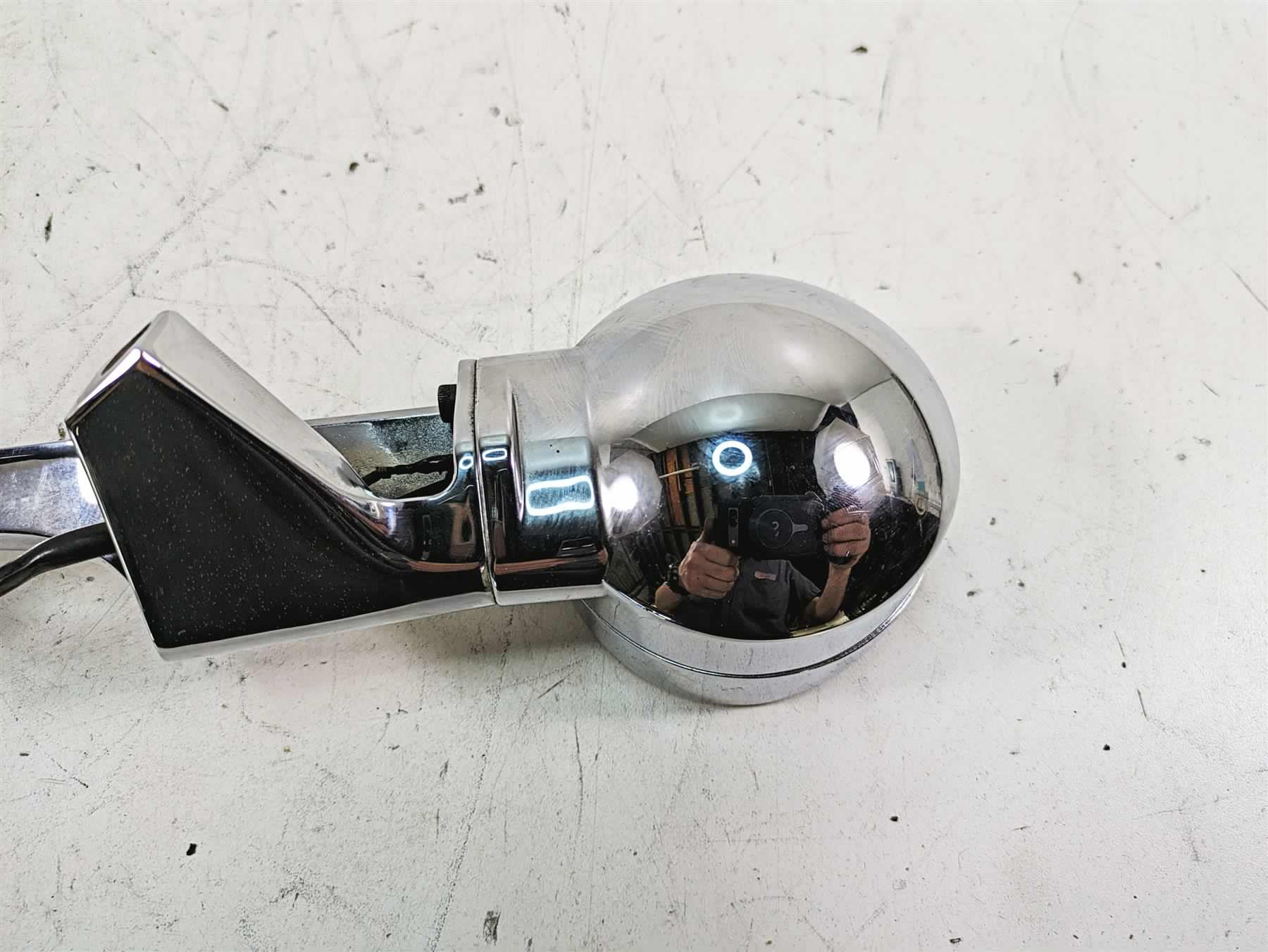 2010 Harley Touring FLHTCU Electra Glide Rear Blinker Turn Signal Bar 68510-74C - Image 11