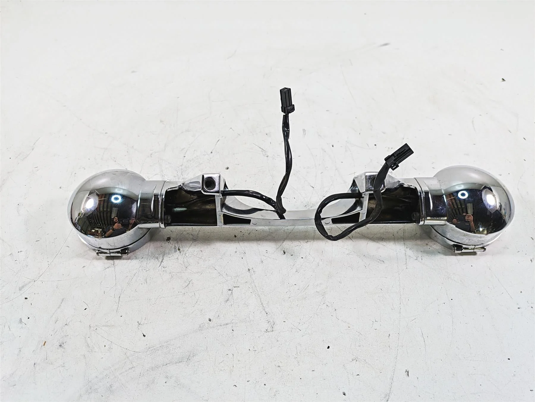 2010 Harley Touring FLHTCU Electra Glide Rear Blinker Turn Signal Bar 68510-74C - Image 12