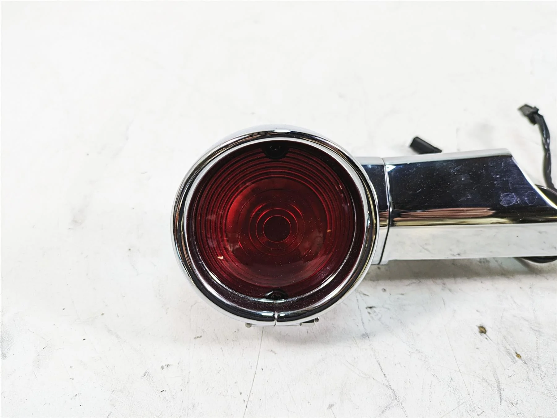 2010 Harley Touring FLHTCU Electra Glide Rear Blinker Turn Signal Bar 68510-74C - Image 7