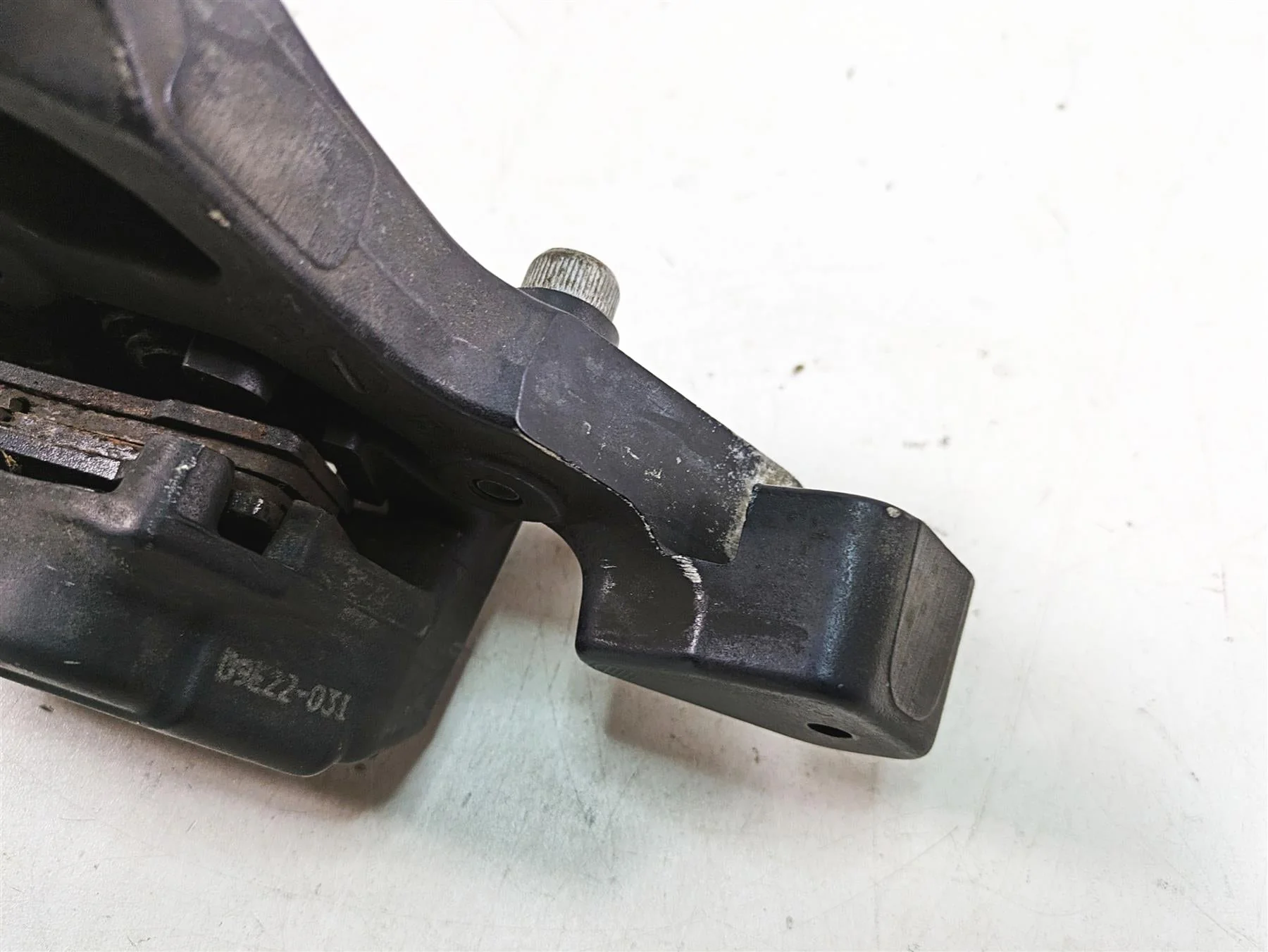 2010 Harley Touring FLHTCU Electra Glide Rear Brake Caliper + Bracket 44080-08C - Image 11