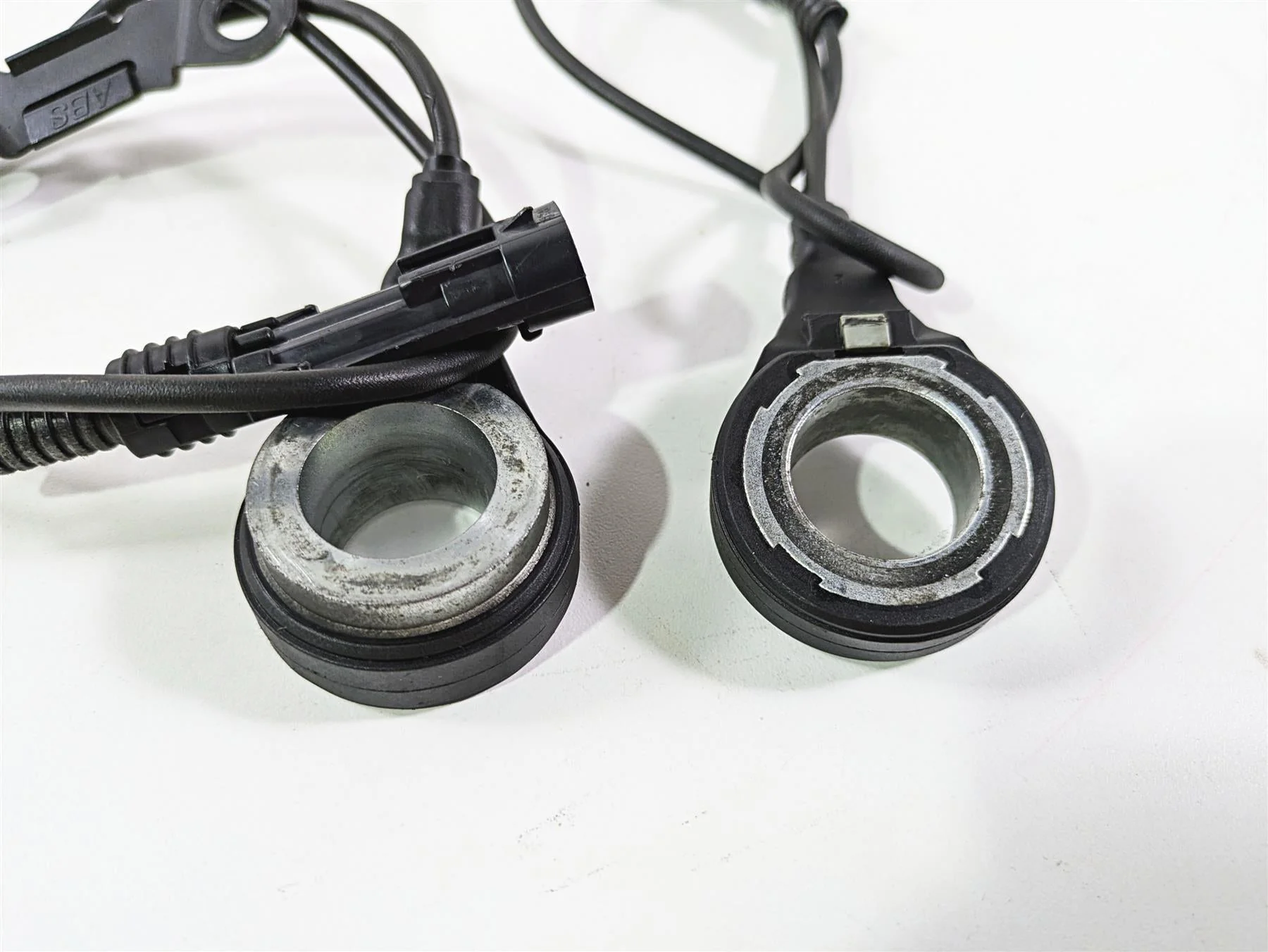 2010 Harley Touring FLHTK Electra Glide Abs Brake Wheel Speed Sensors 40614-08 - Image 11