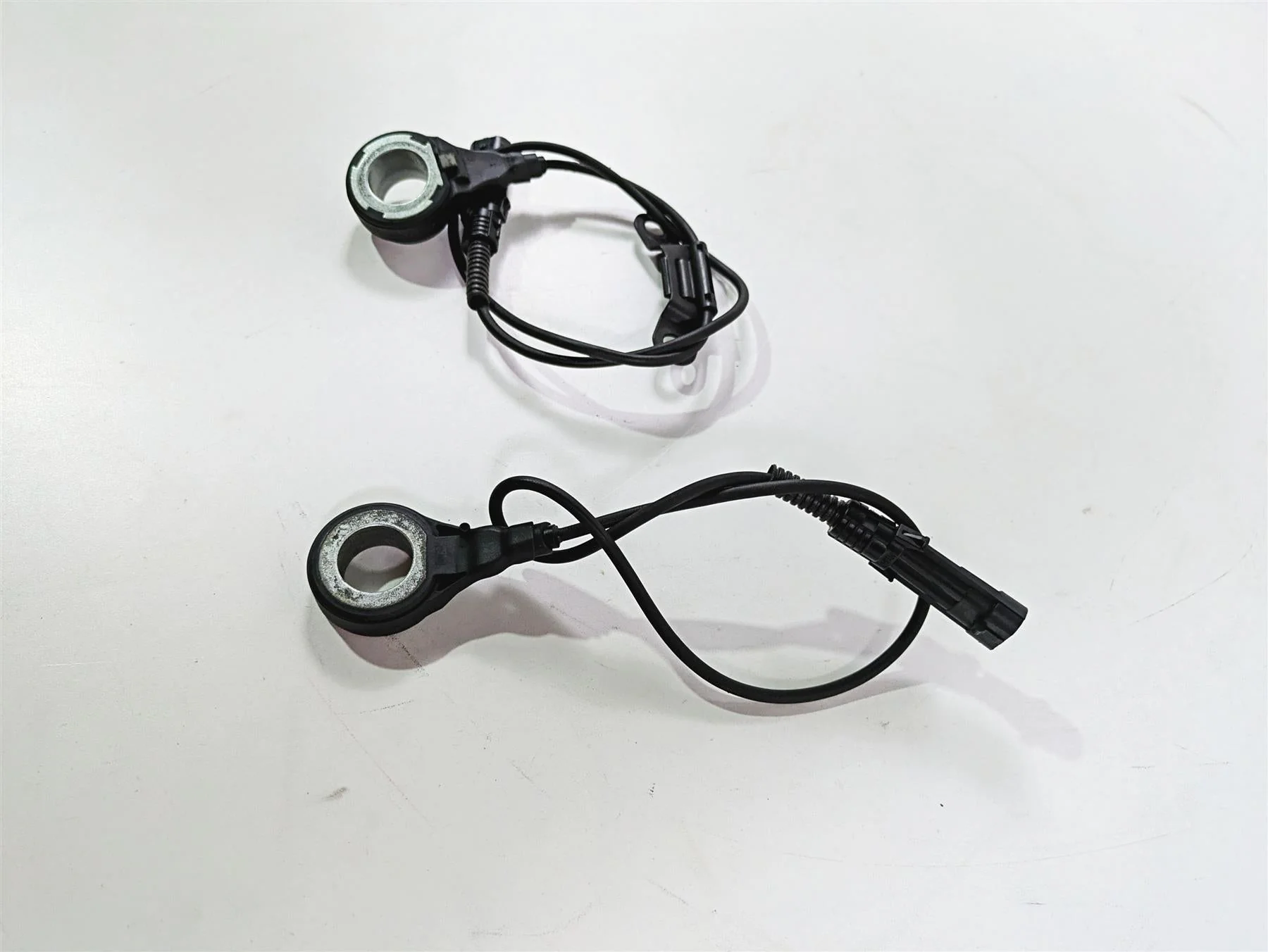 2010 Harley Touring FLHTK Electra Glide Abs Brake Wheel Speed Sensors 40614-08 - Image 3