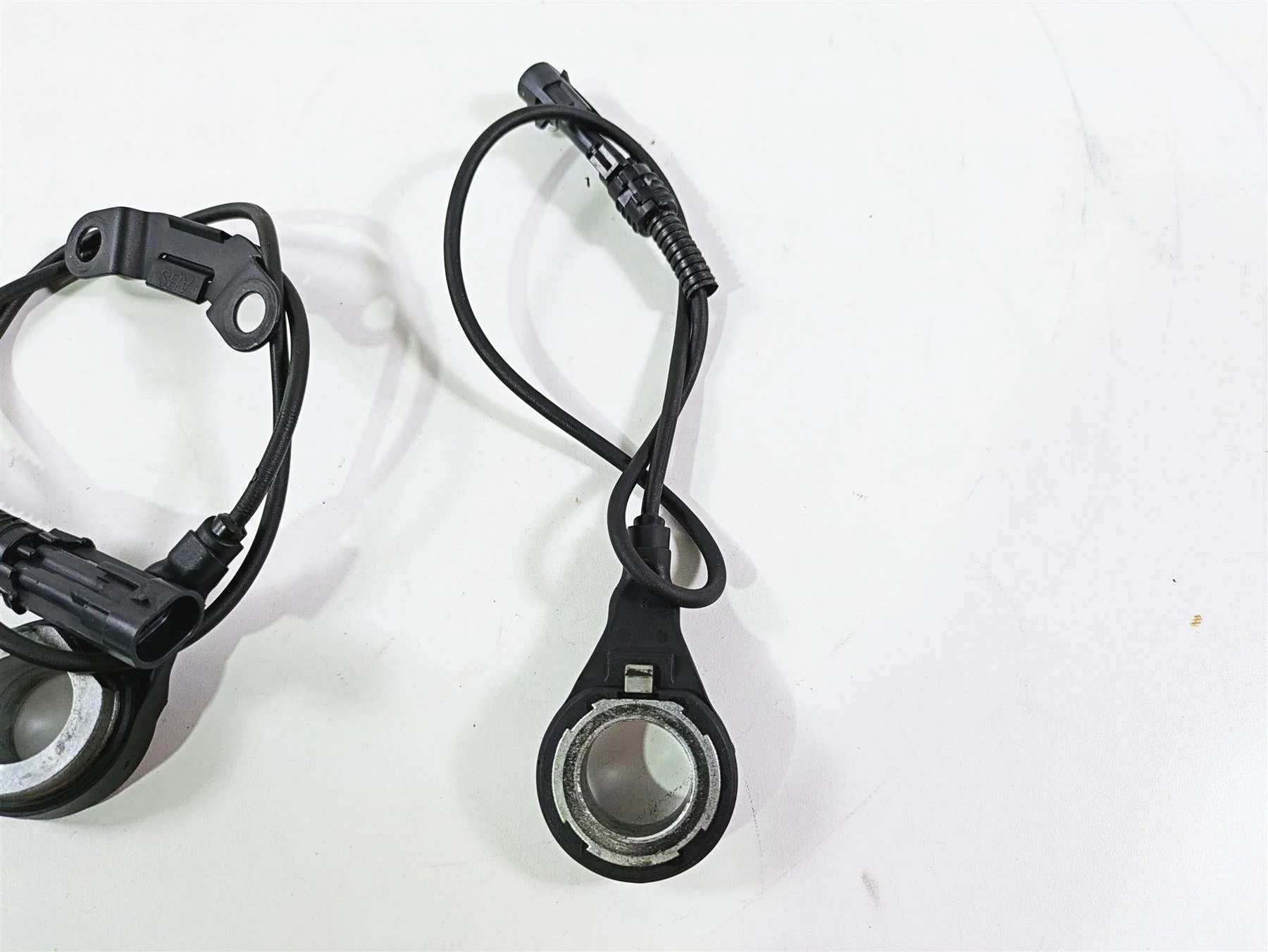 2010 Harley Touring FLHTK Electra Glide Abs Brake Wheel Speed Sensors 40614-08 - Image 9
