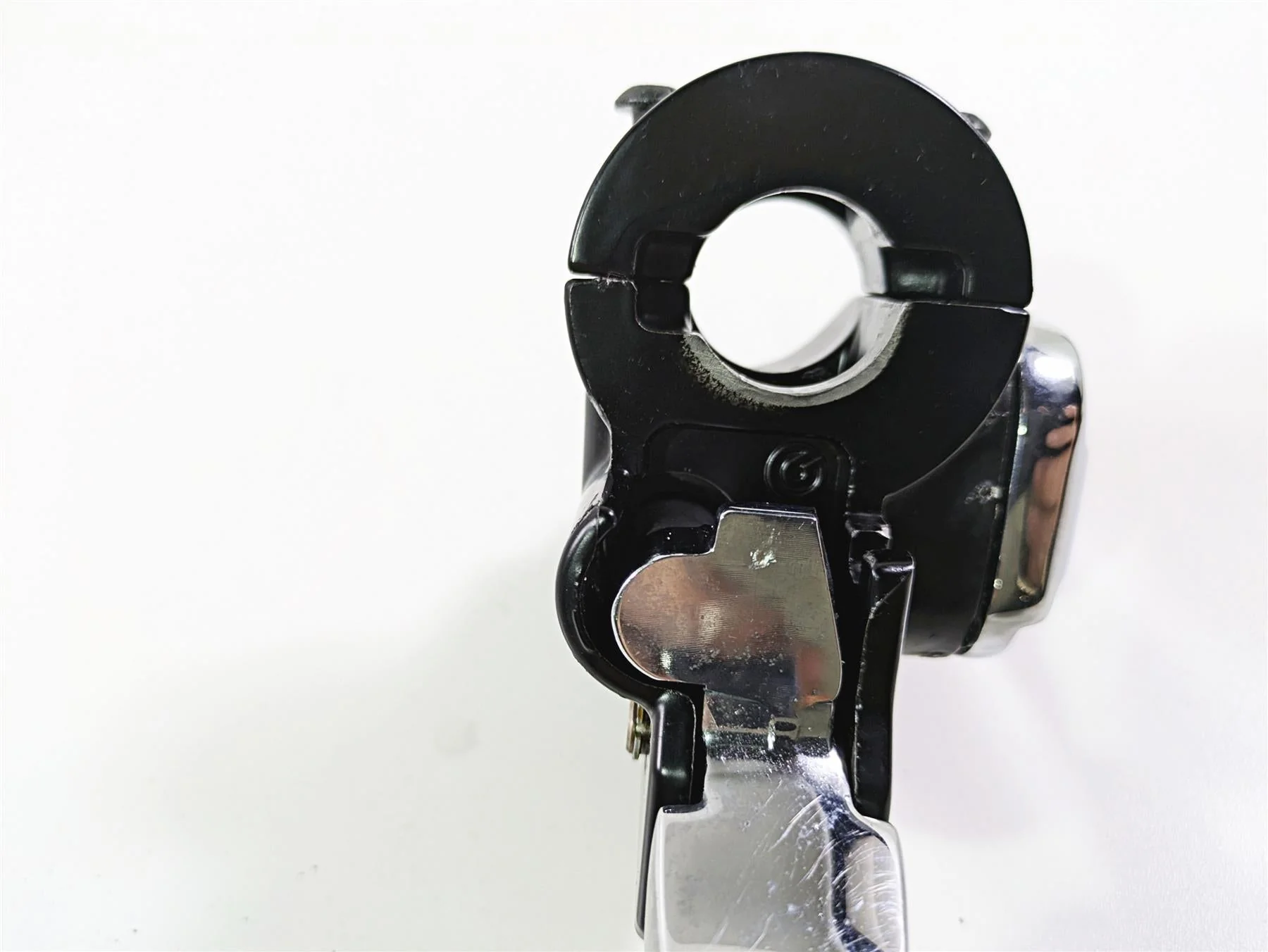 2010 Harley Touring FLHTK Electra Glide Front Brake Master Cylinder 44551-08F - Image 6
