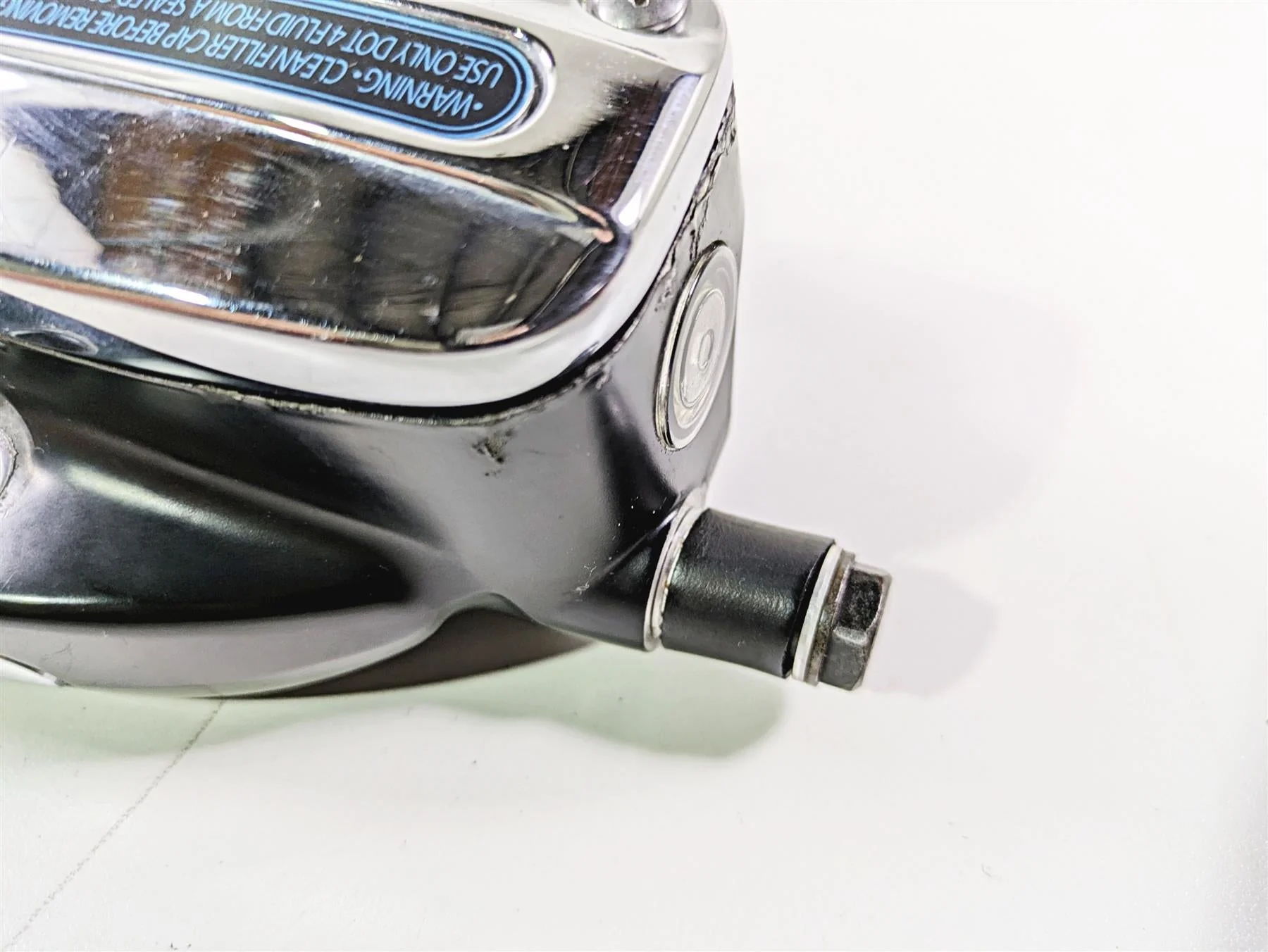 2010 Harley Touring FLHTK Electra Glide Front Brake Master Cylinder 44551-08F - Image 7