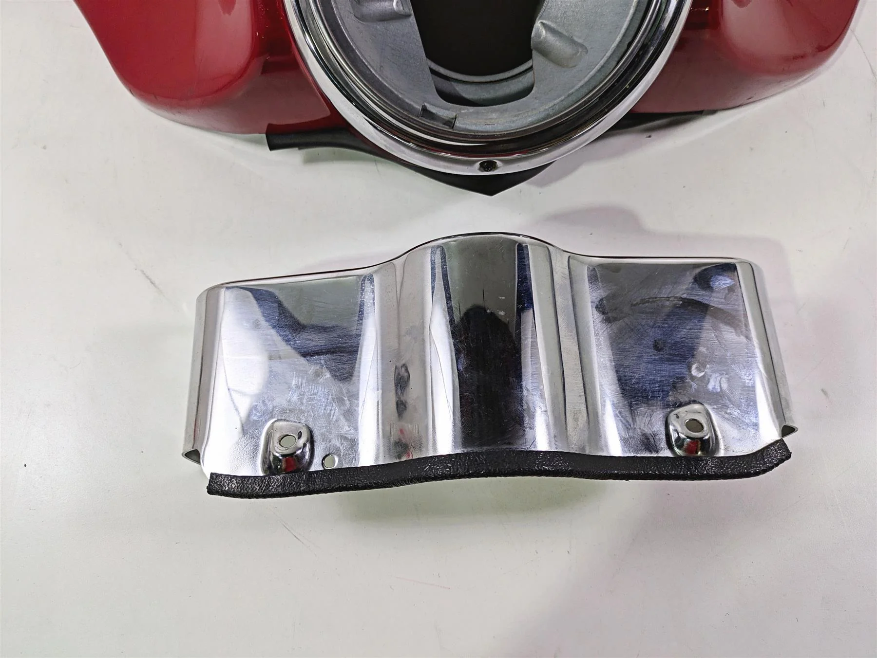 2010 Harley Touring FLHTK Electra Glide Front Nose Outer Main Fairing 58503-05 - Image 2