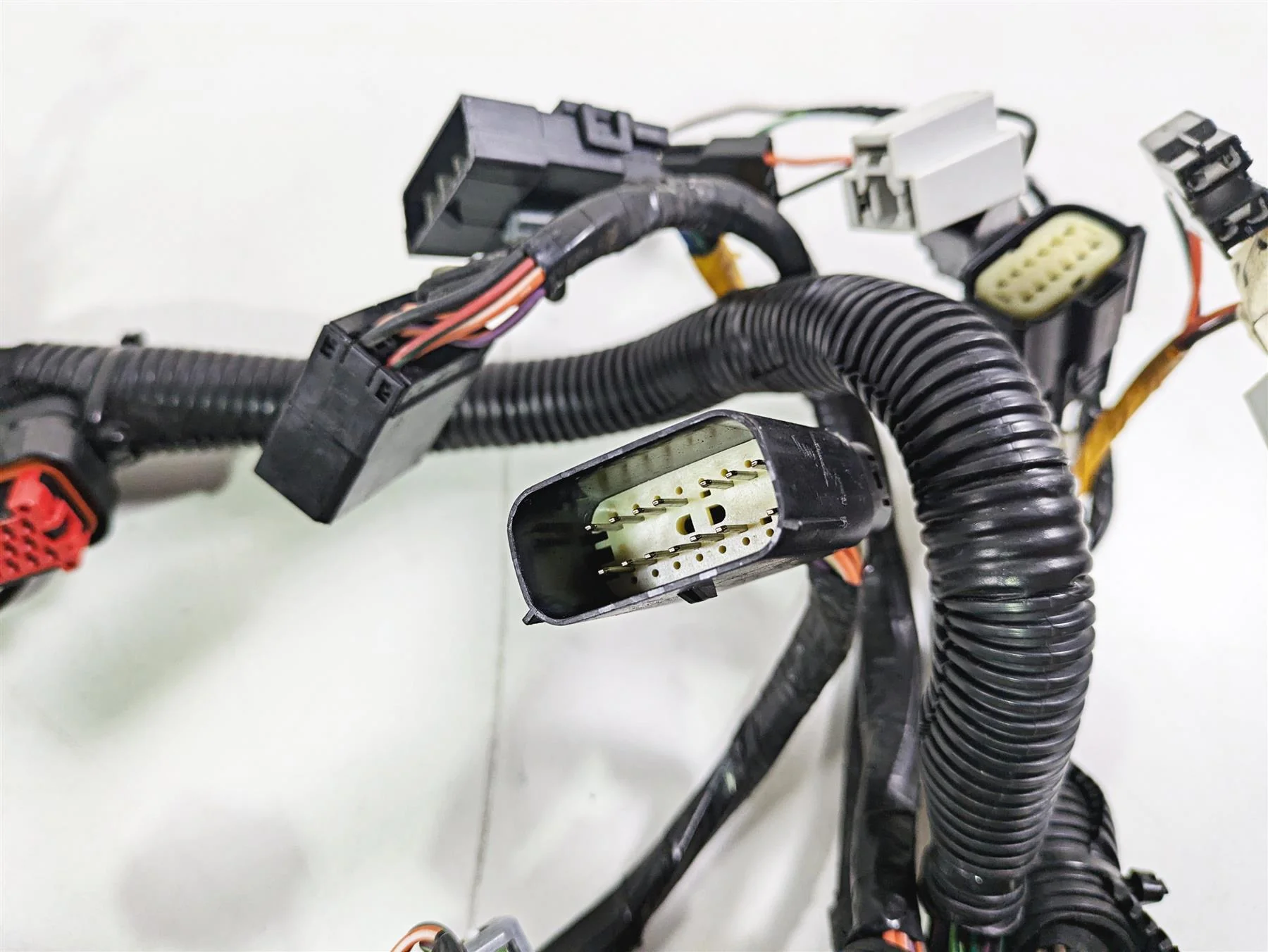 2010 Harley Touring FLHTK Electra Glide Front Wiring Harness - Read 70232-10 - Image 10