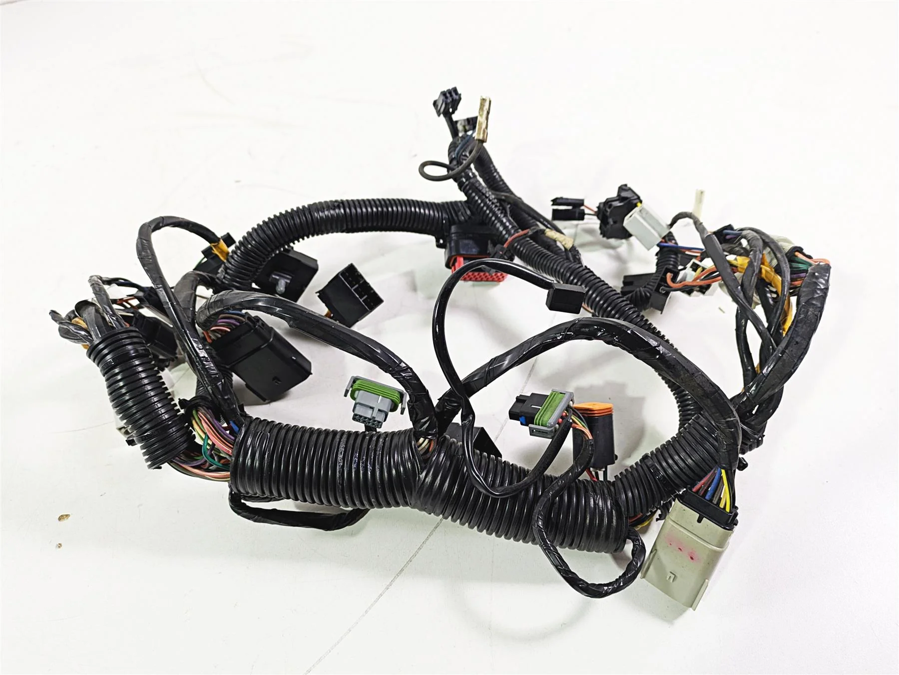 2010 Harley Touring FLHTK Electra Glide Front Wiring Harness - Read 70232-10 - Image 4