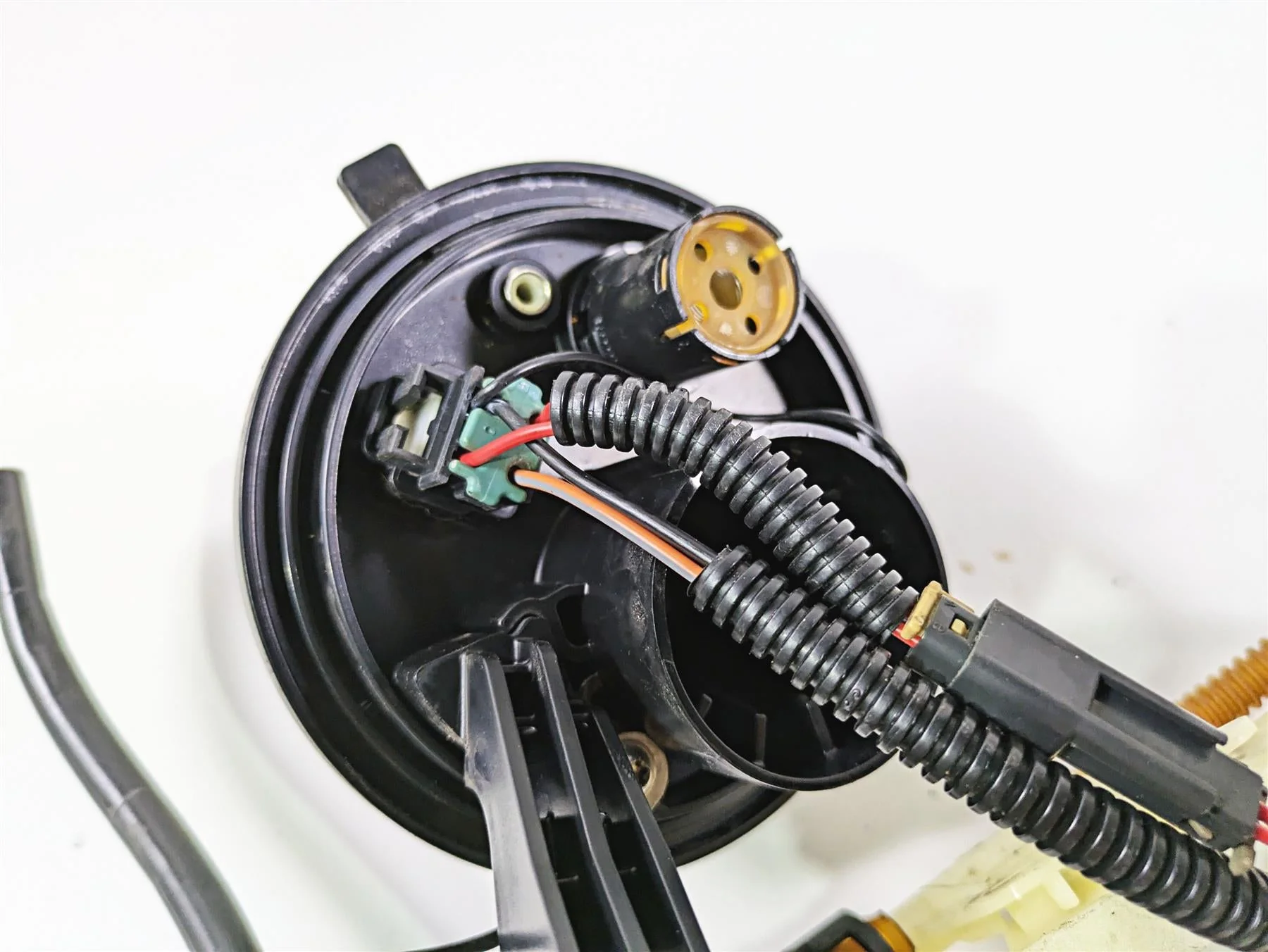 2010 Harley Touring FLHTK Electra Glide Fuel Gas Petrol Pump -Read 75069-08D - Image 9