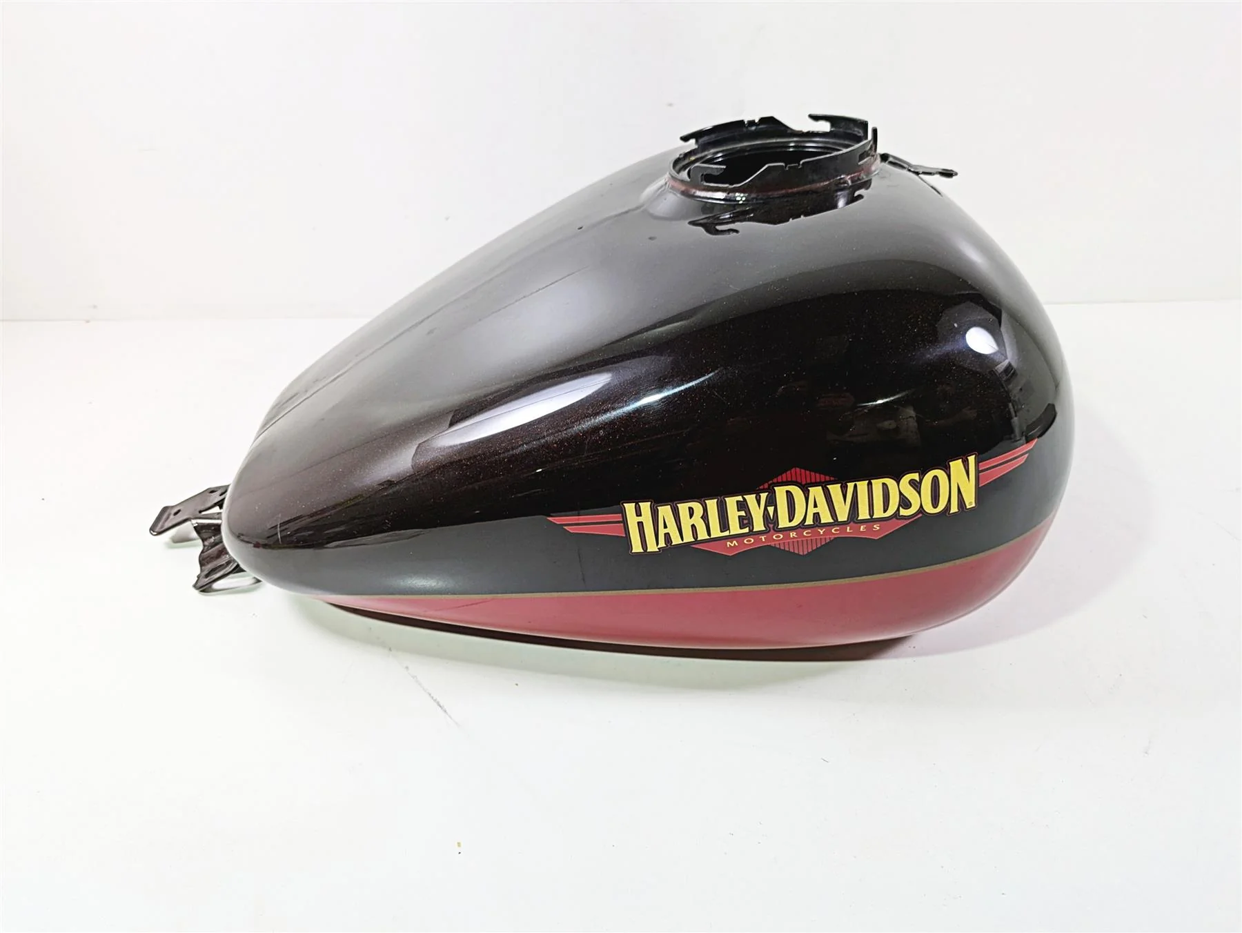 2010 Harley Touring FLHTK Electra Glide Fuel Petrol Gas Tank - Read 61356-08 - Image 2