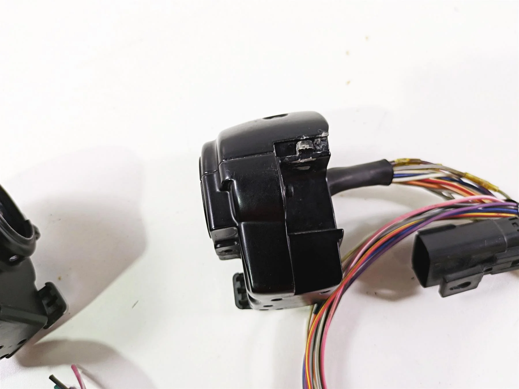 2010 Harley Touring FLHTK Electra Glide Hand Control Switch Set 12" 71682-06A - Image 11