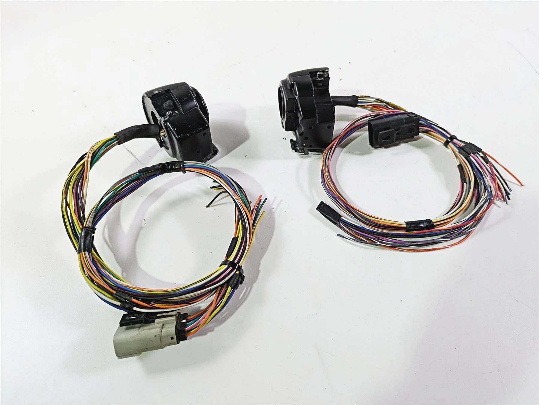 2010 Harley Touring FLHTK Electra Glide Hand Control Switch Set 12" 71682-06A - Image 12