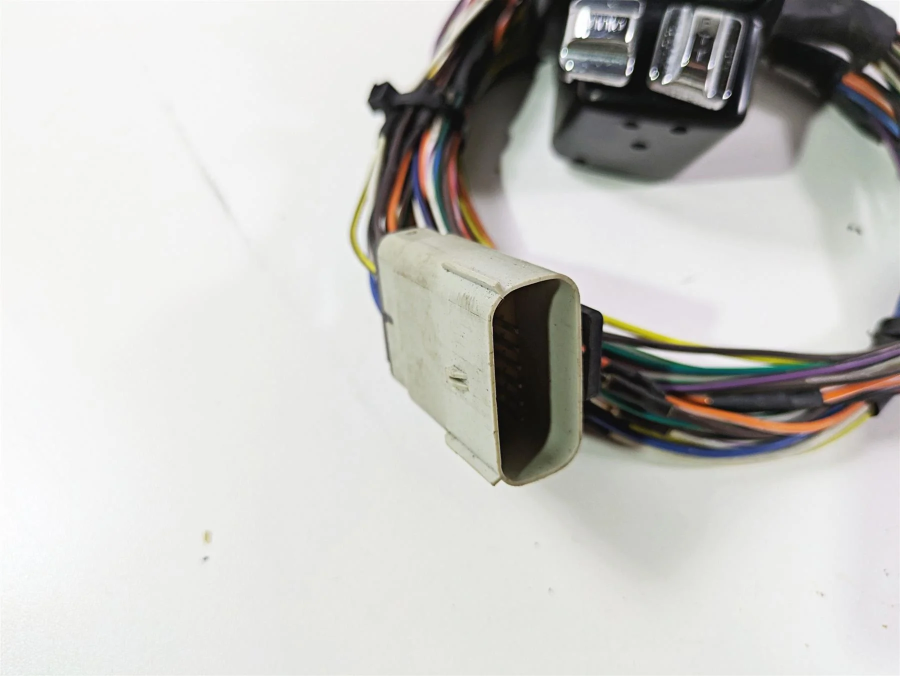 2010 Harley Touring FLHTK Electra Glide Hand Control Switch Set 12" 71682-06A - Image 4
