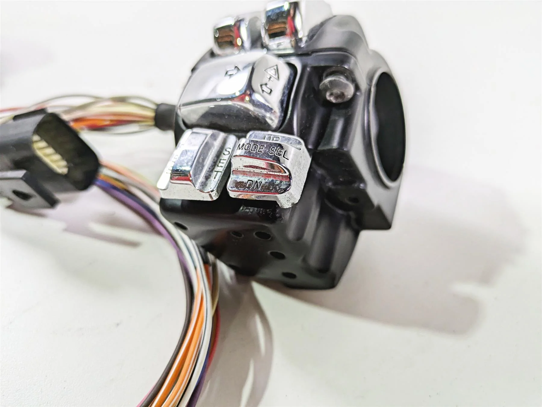 2010 Harley Touring FLHTK Electra Glide Hand Control Switch Set 12" 71682-06A - Image 9