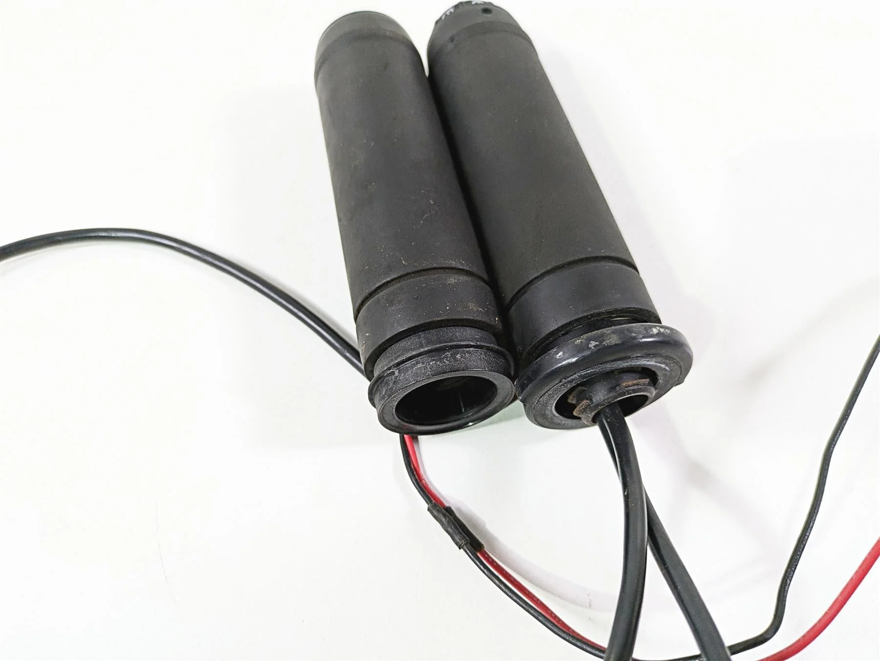 2010 Harley Touring FLHTK Electra Glide Heated Hand Grip Set - Read 56249-10 - Image 7