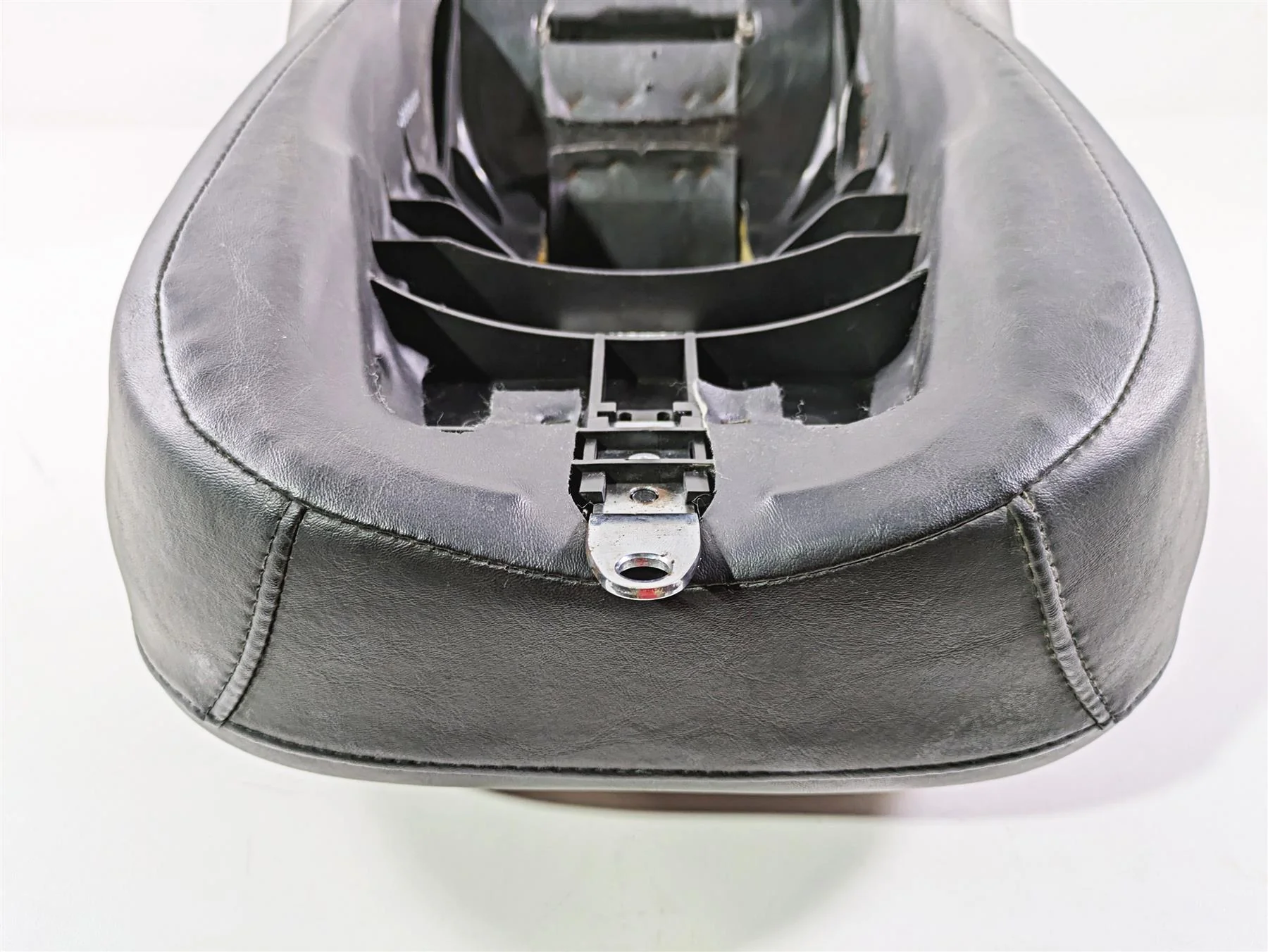 2010 Harley Touring FLHTK Electra Glide Low Seat Saddle 52164-09B - Image 11