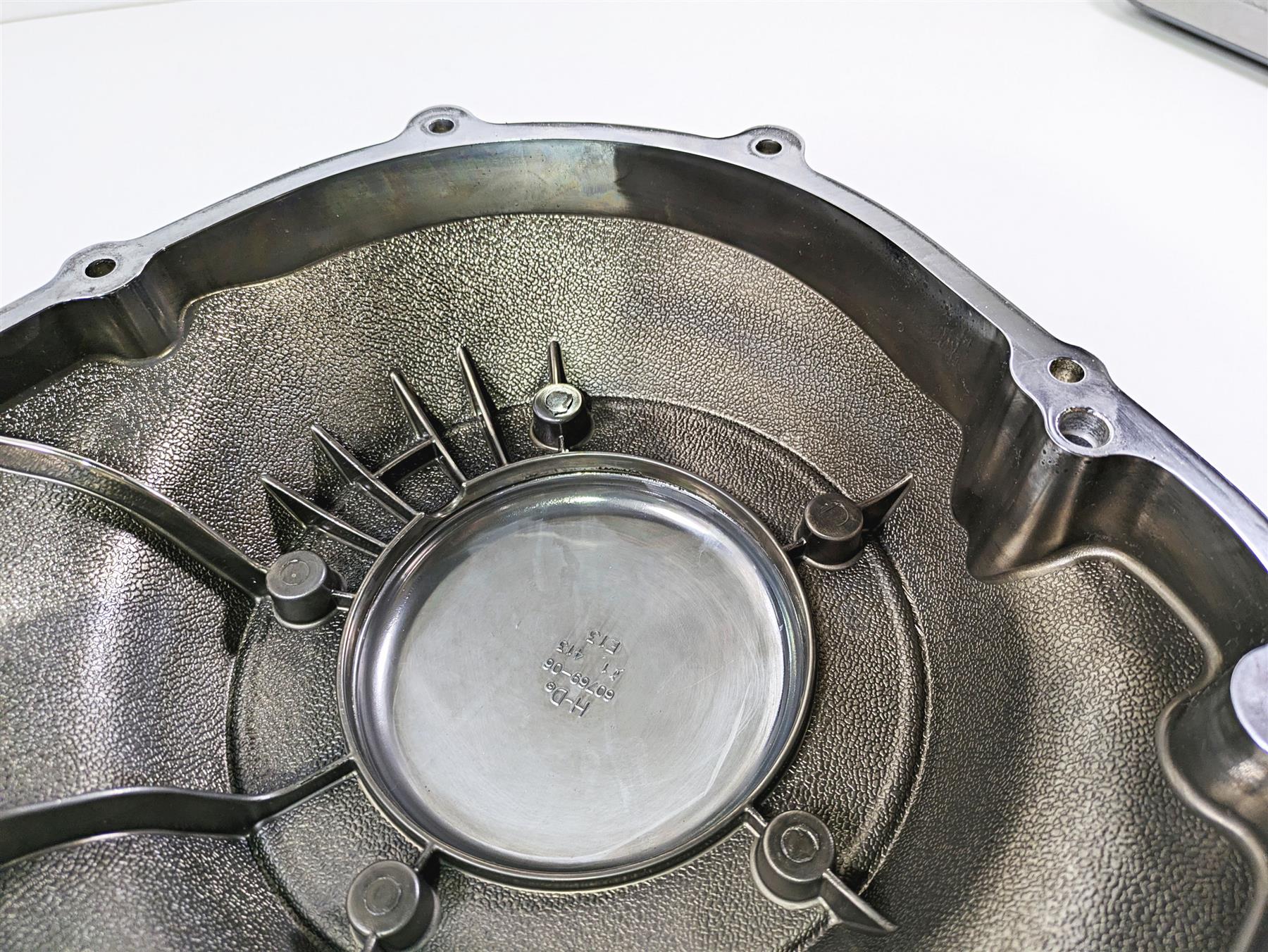 2010 Harley Touring FLHTK Electra Glide Outer Primary Clutch Cover 60685-07 - Image 9