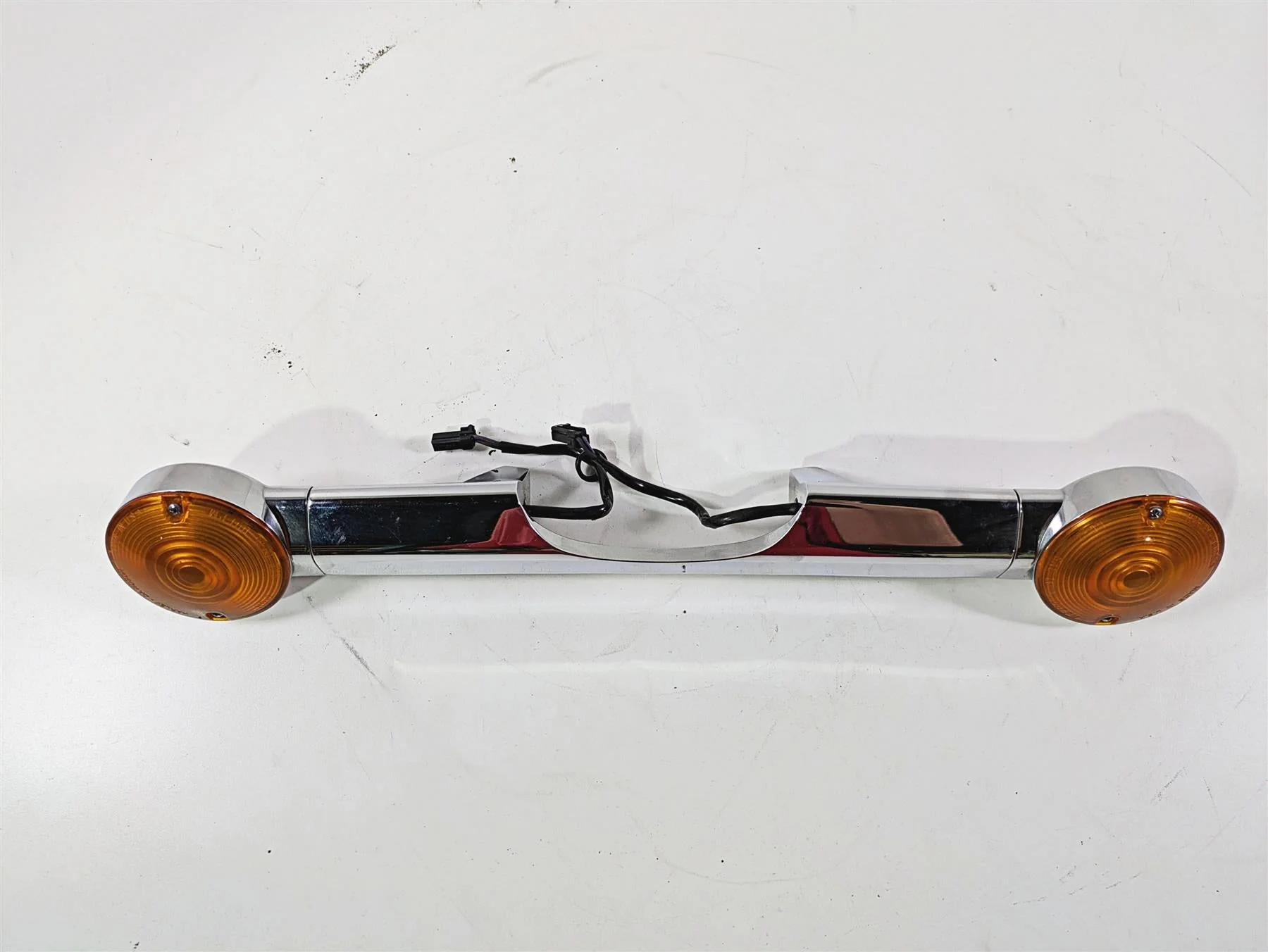 2010 Harley Touring FLHTK Electra Glide Rear Turn Signal Bar  68510-74C - Image 5